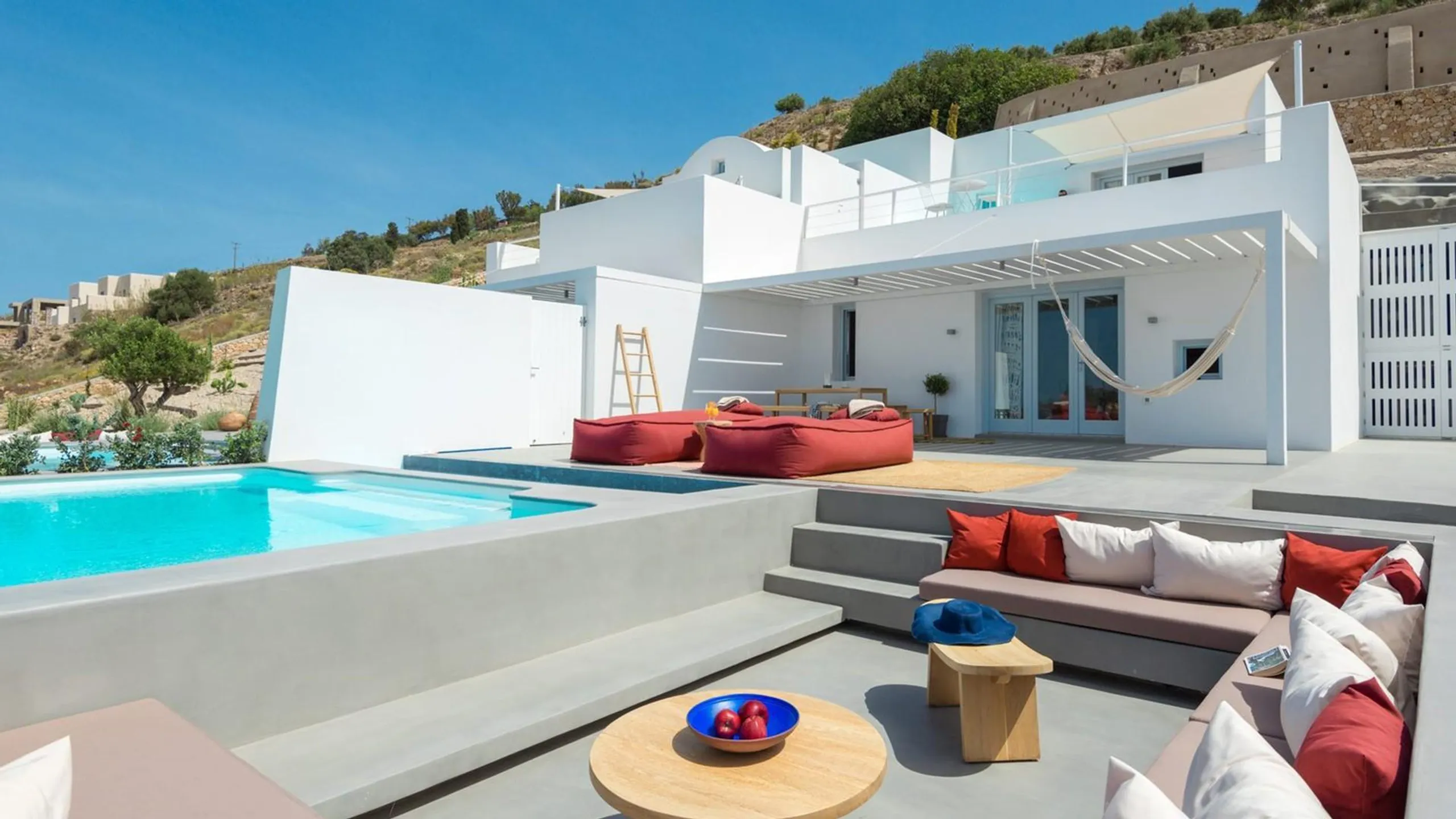 Deluxe Villa with Private Heated Infinity Pool and Panoramic Views of The Island — photograph 2