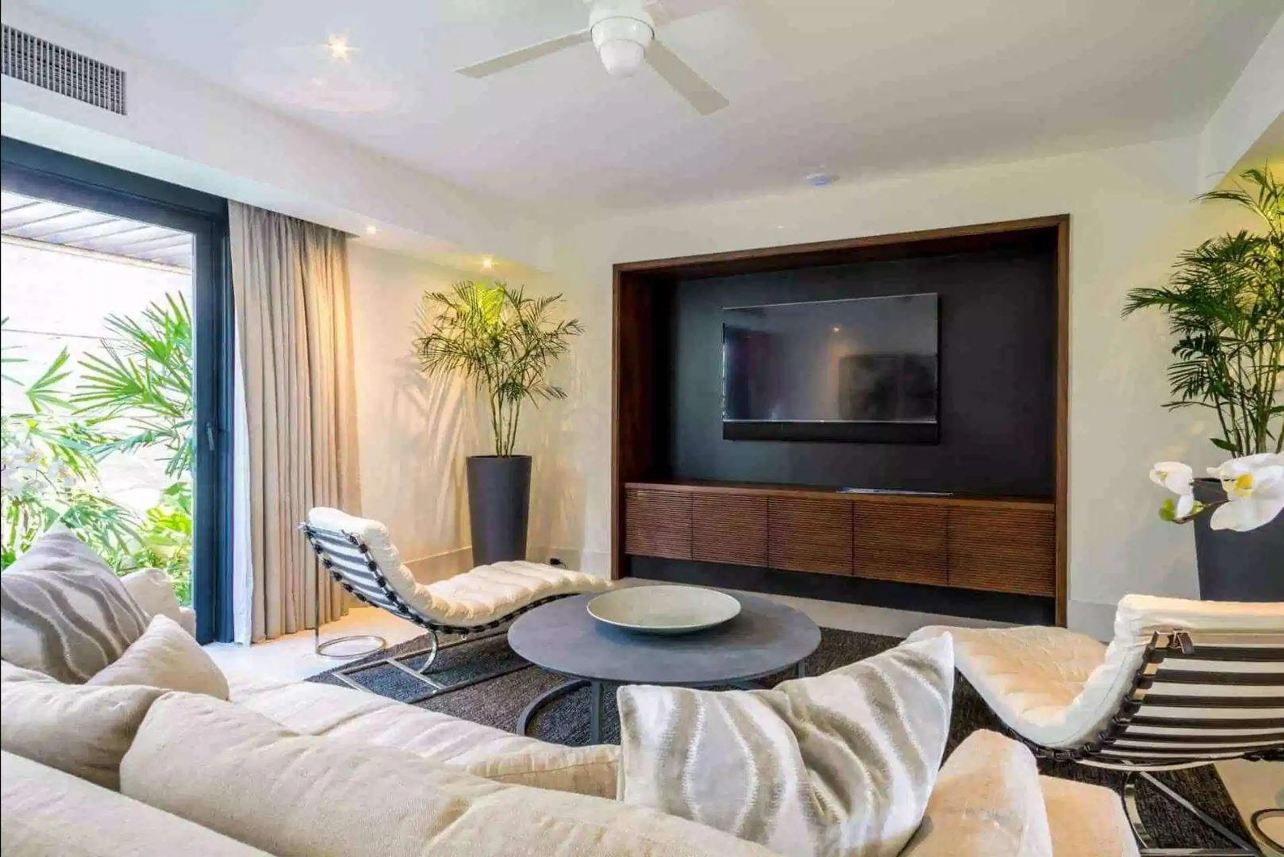 Casa de Campo's Sophisticated Contemporary Overlooking the Caribbean Sea — photograph 7