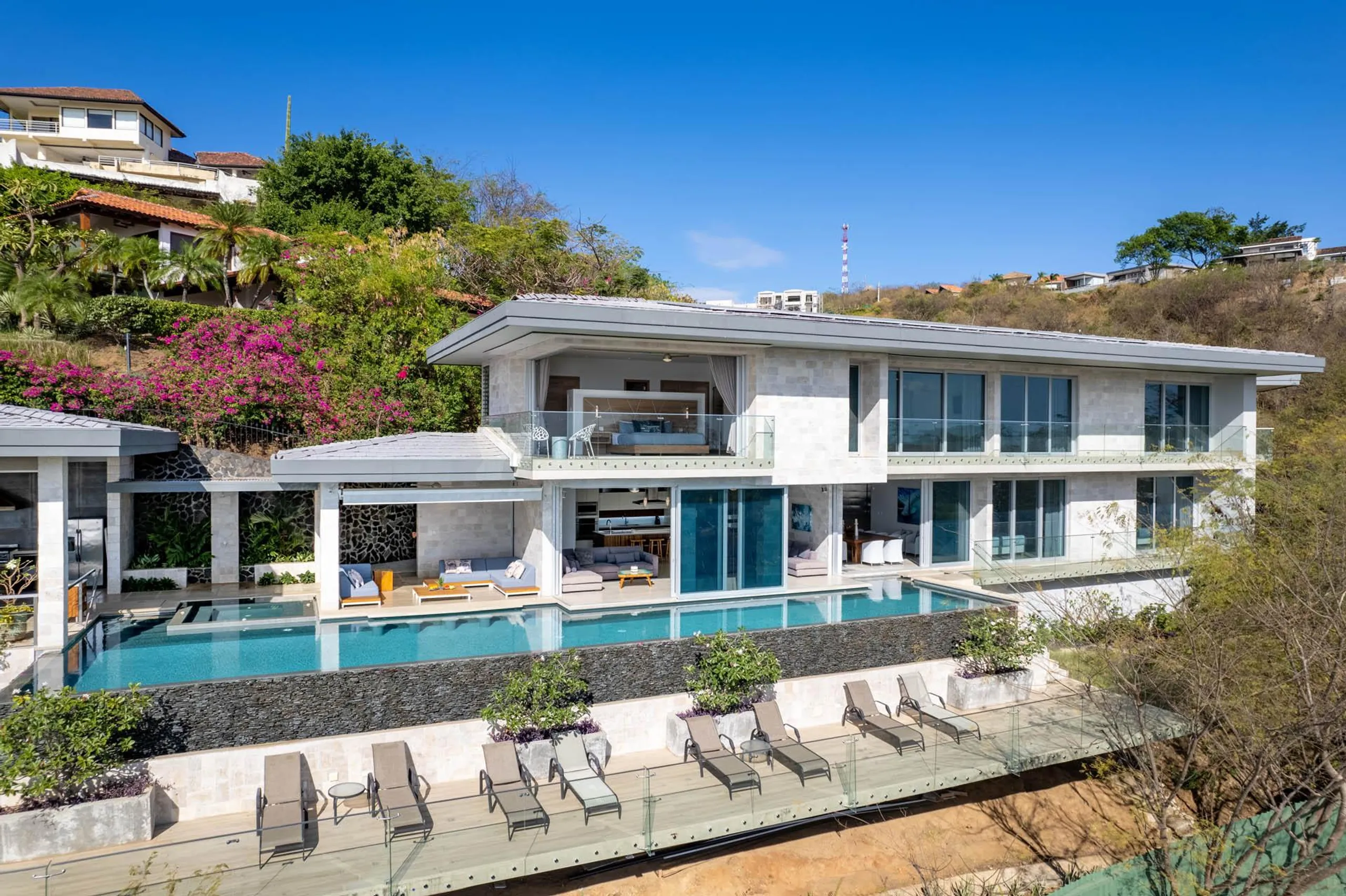 Tropical 9BR Oceanfront Villa with Private Infinity Pool, and Ocean Views, Tamarindo