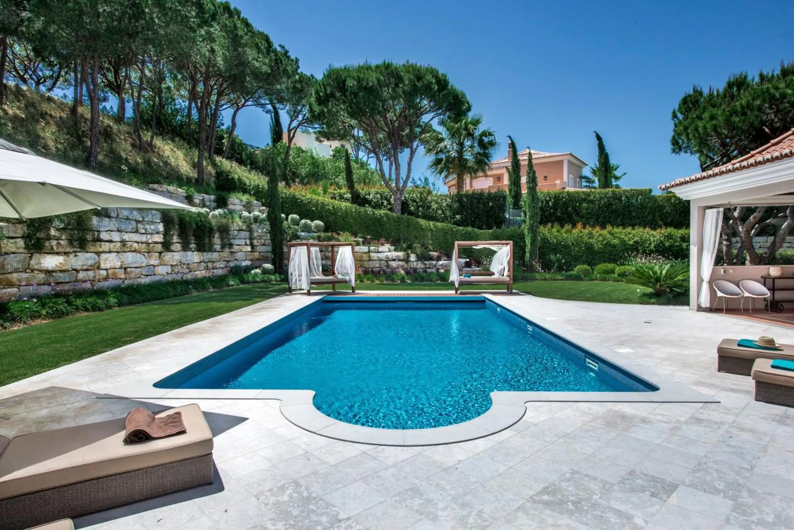 Opulent 5 Bedroom Villa with Private Pool and Landscaped Gardens — photograph 10