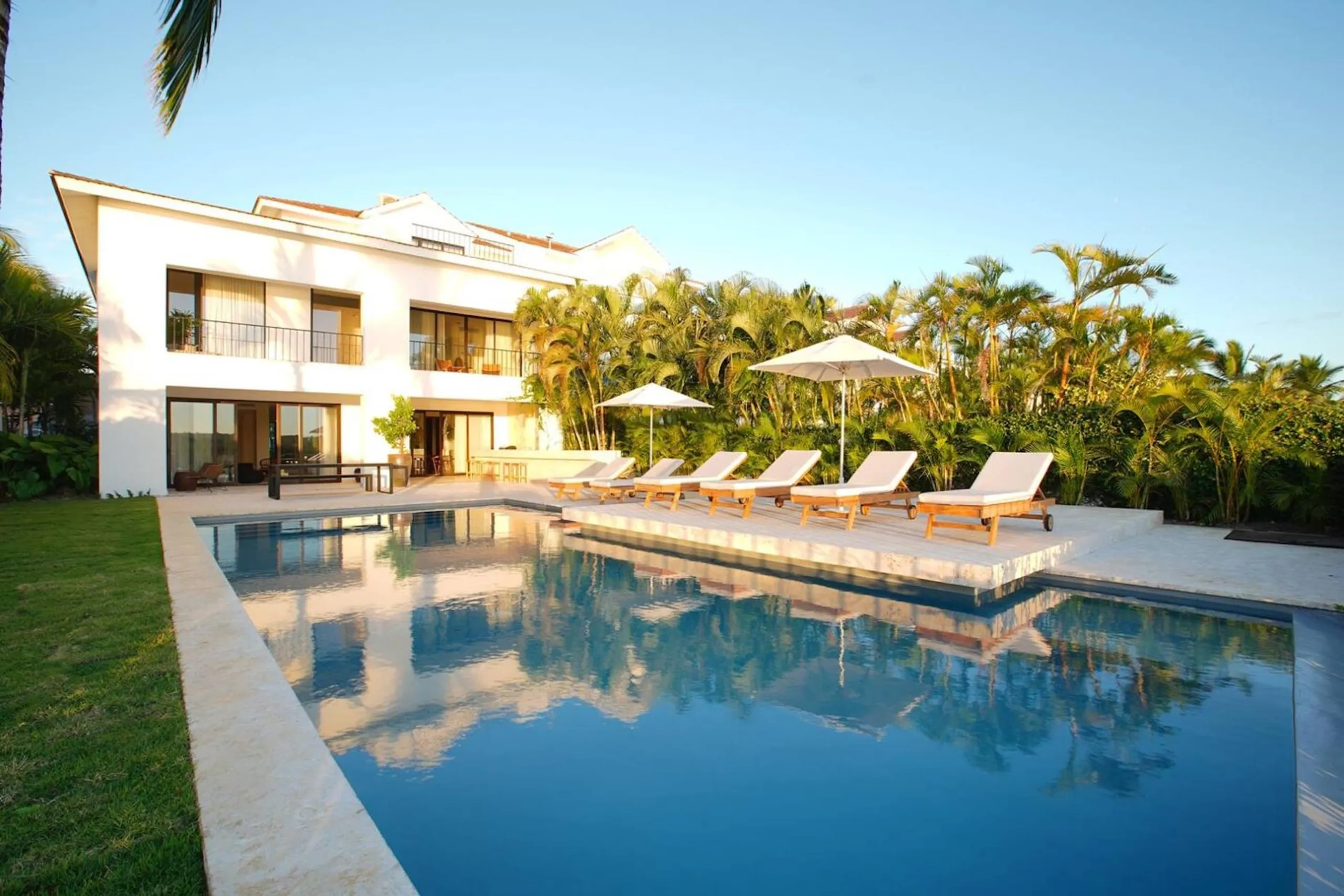 Elegant Chavón River Villa with Ocean Views, Pool & Full Staff — photograph 2