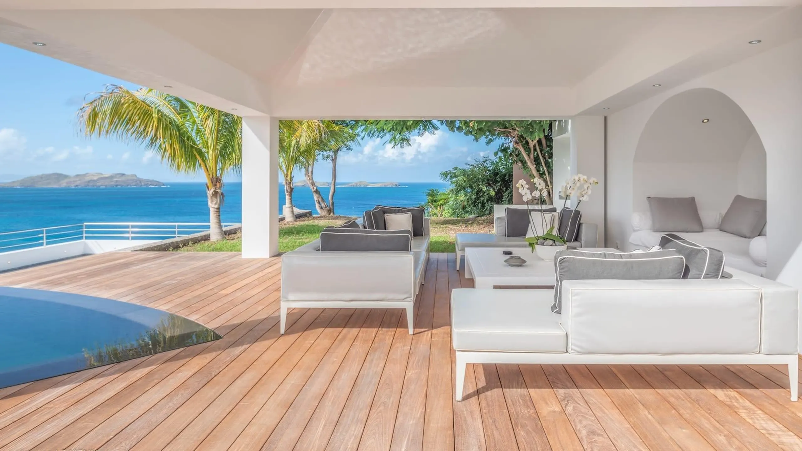 Grand Lagoon-View Villa with Heated Pool and Panoramic Views — photograph 12