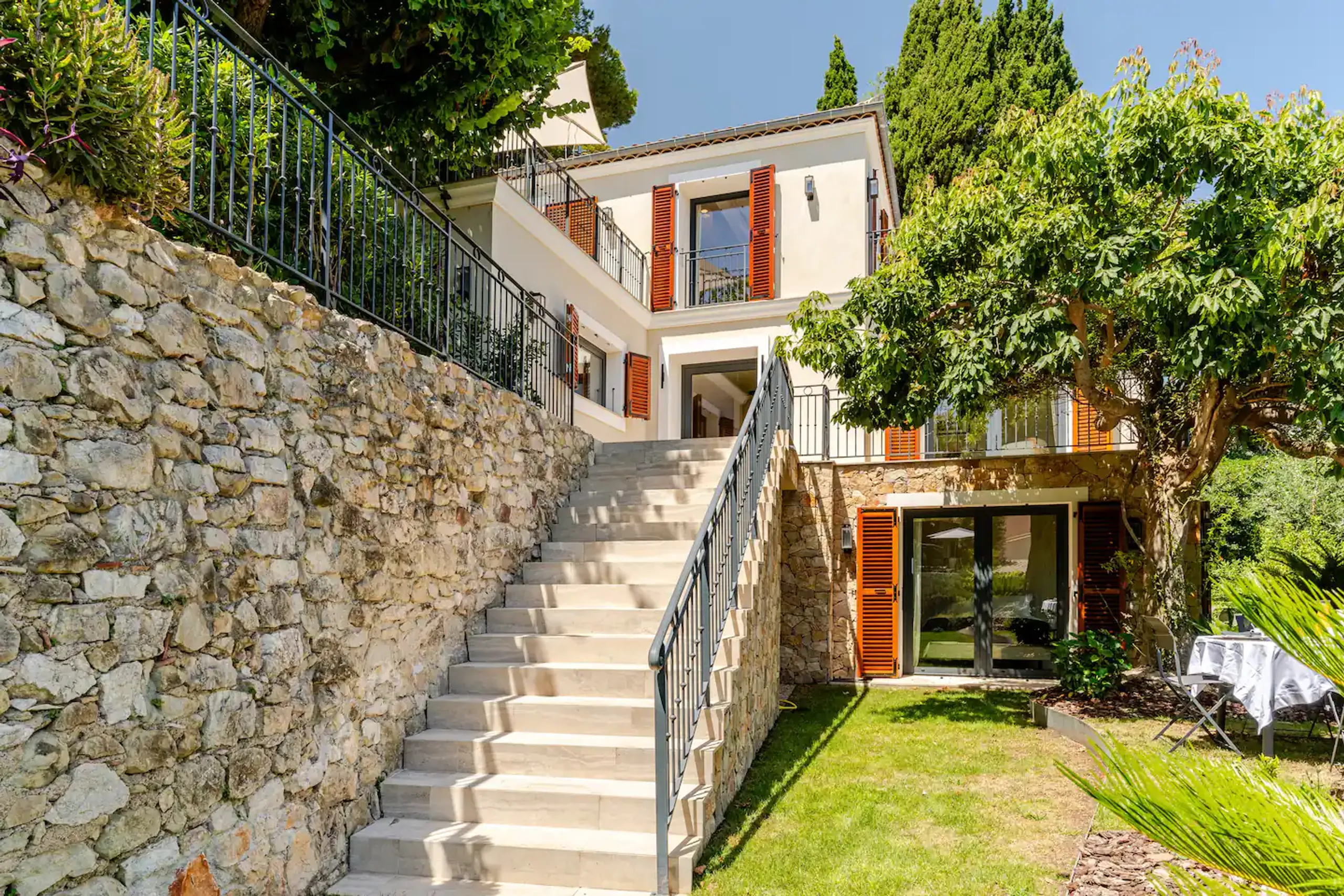 Serene Villa in Cap Ferrat with Private Pool and Breathtaking Panoramic Views of the Mediterranean Sea — photograph 7