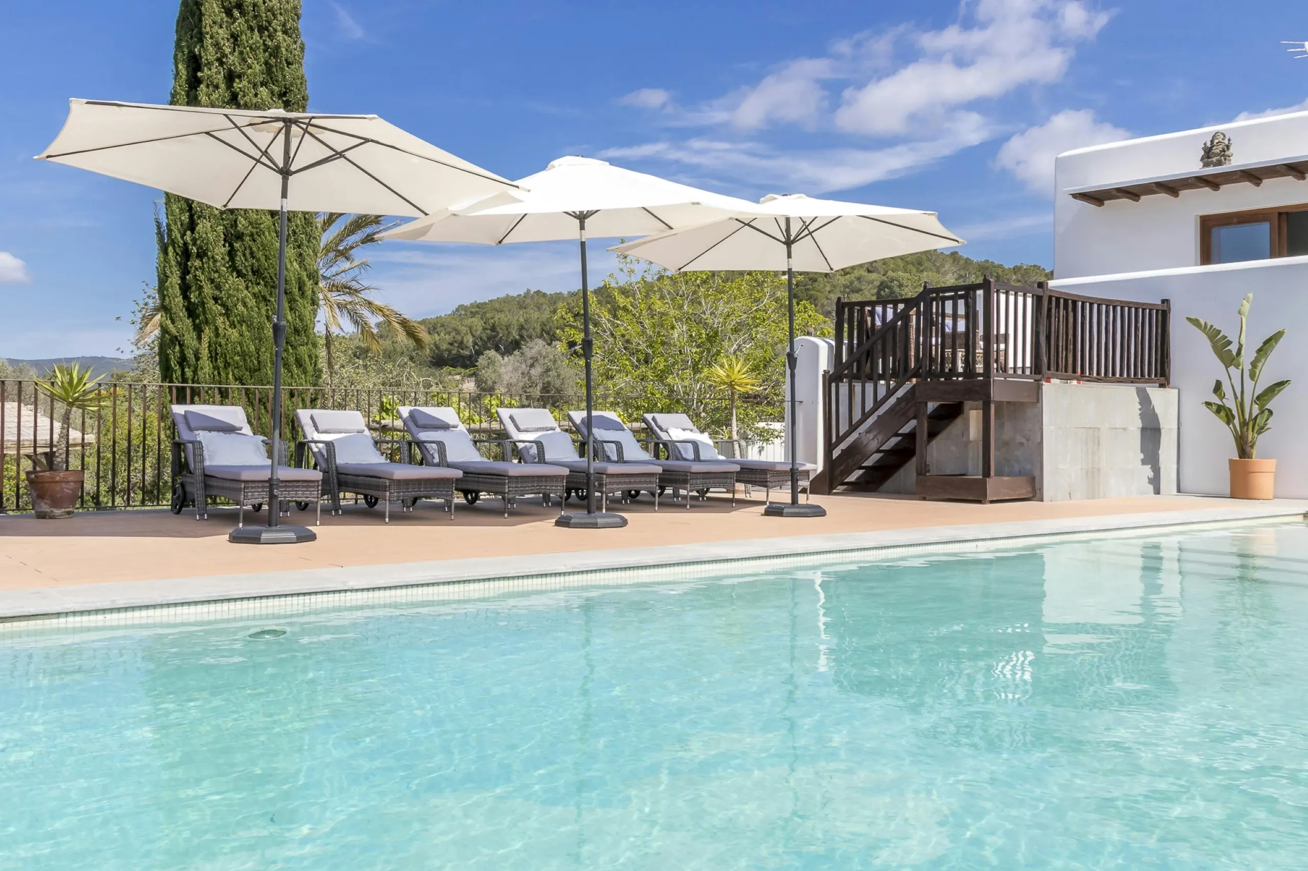 Resplendent Spanish Estate in Ibiza with Private Pool and Garden Grounds — photograph 6