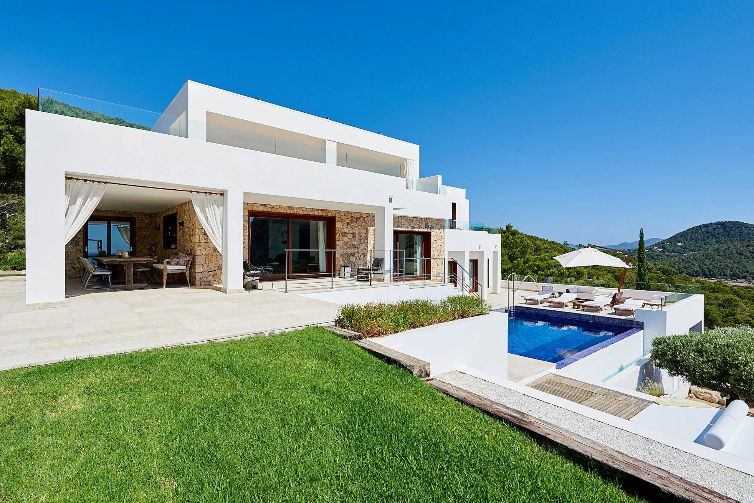 Breathtaking Contemporary Ibiza Estate with Private Pool and Sweeping Ocean Views — photograph 8