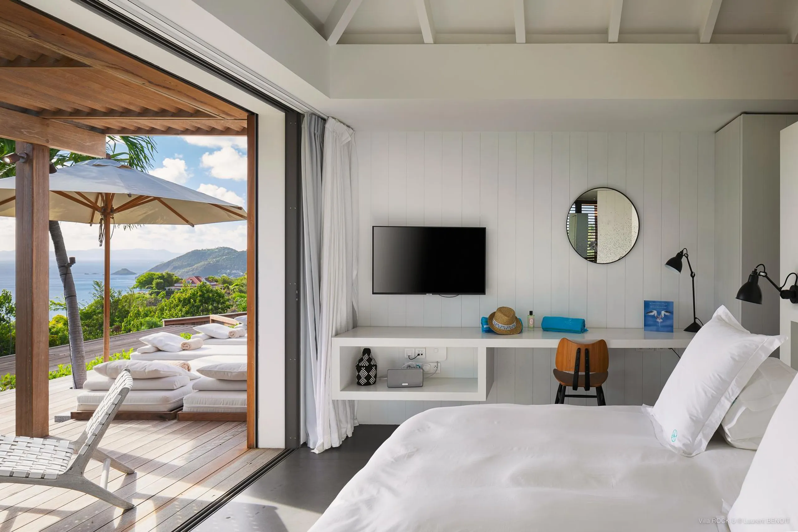 Deluxe Paradise Estate with Private Pool and Seaside Views — photograph 11
