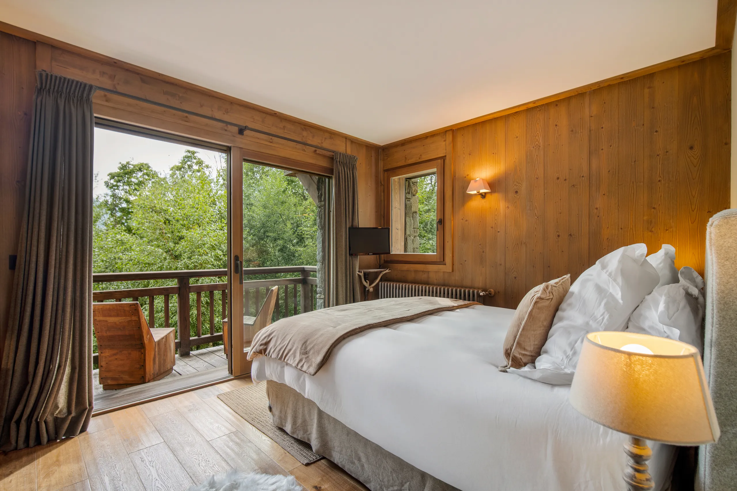 Opulent Alpine Hideaway with Cinema, Spa, and Mont Blanc Views — photograph 11