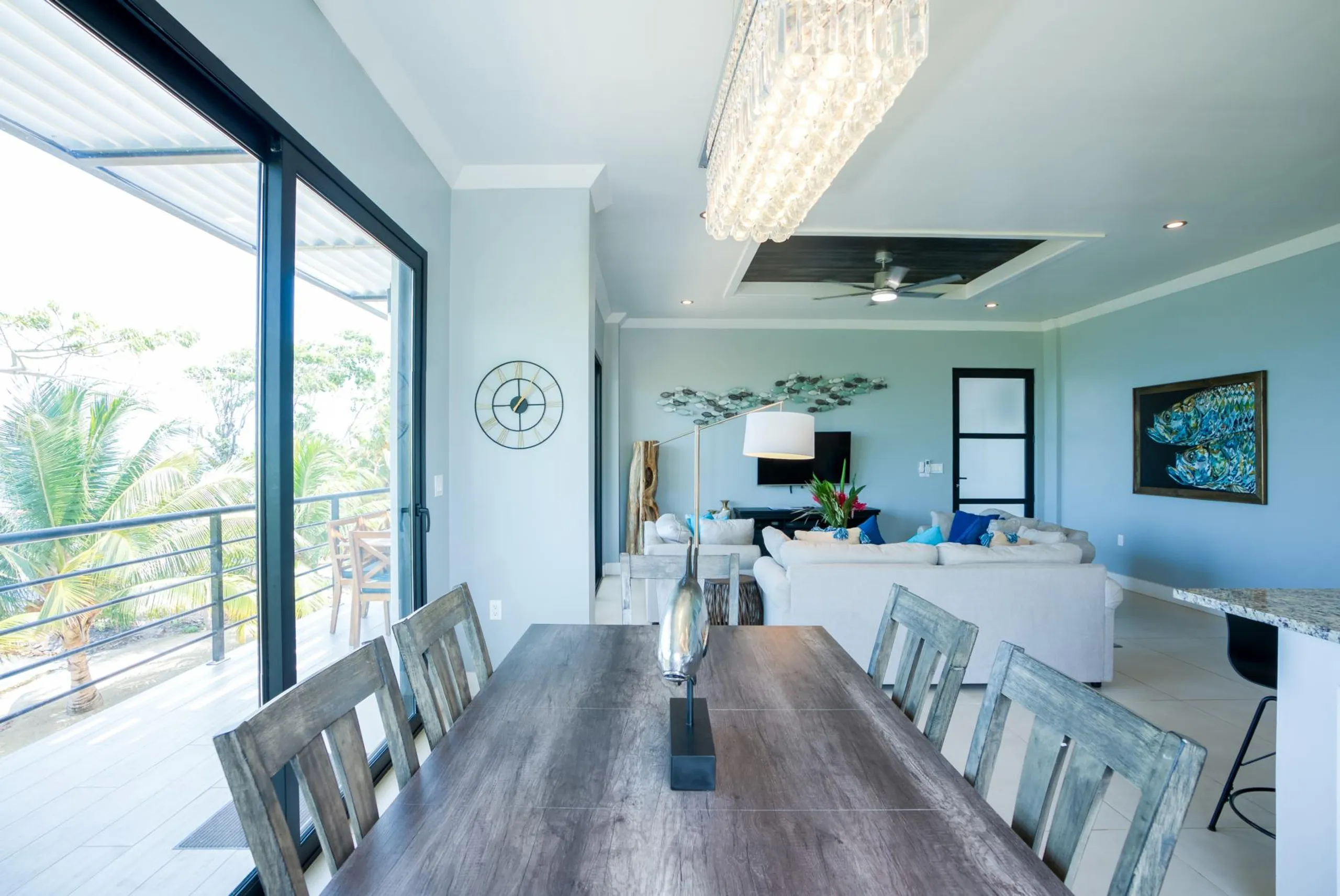 Noble Beachfront Condo Complex with Stunning Views — photograph 11