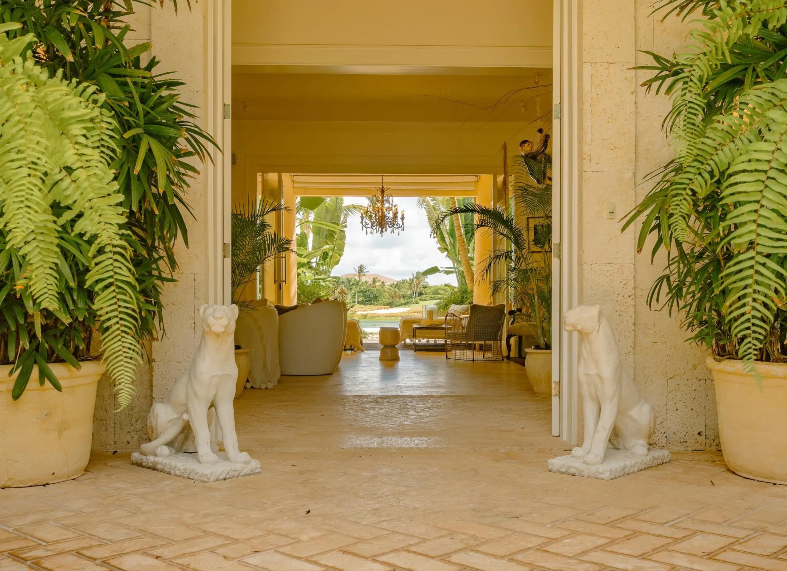 Outstanding Higuey Villa with Rejuvenating Pool and Stunning Views — photograph 11