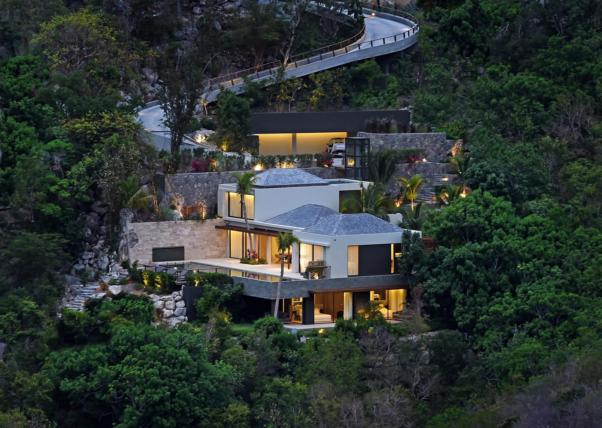 Exquisite Seaview Villa with Infinity Pool and Private Garden Spa — photograph 5