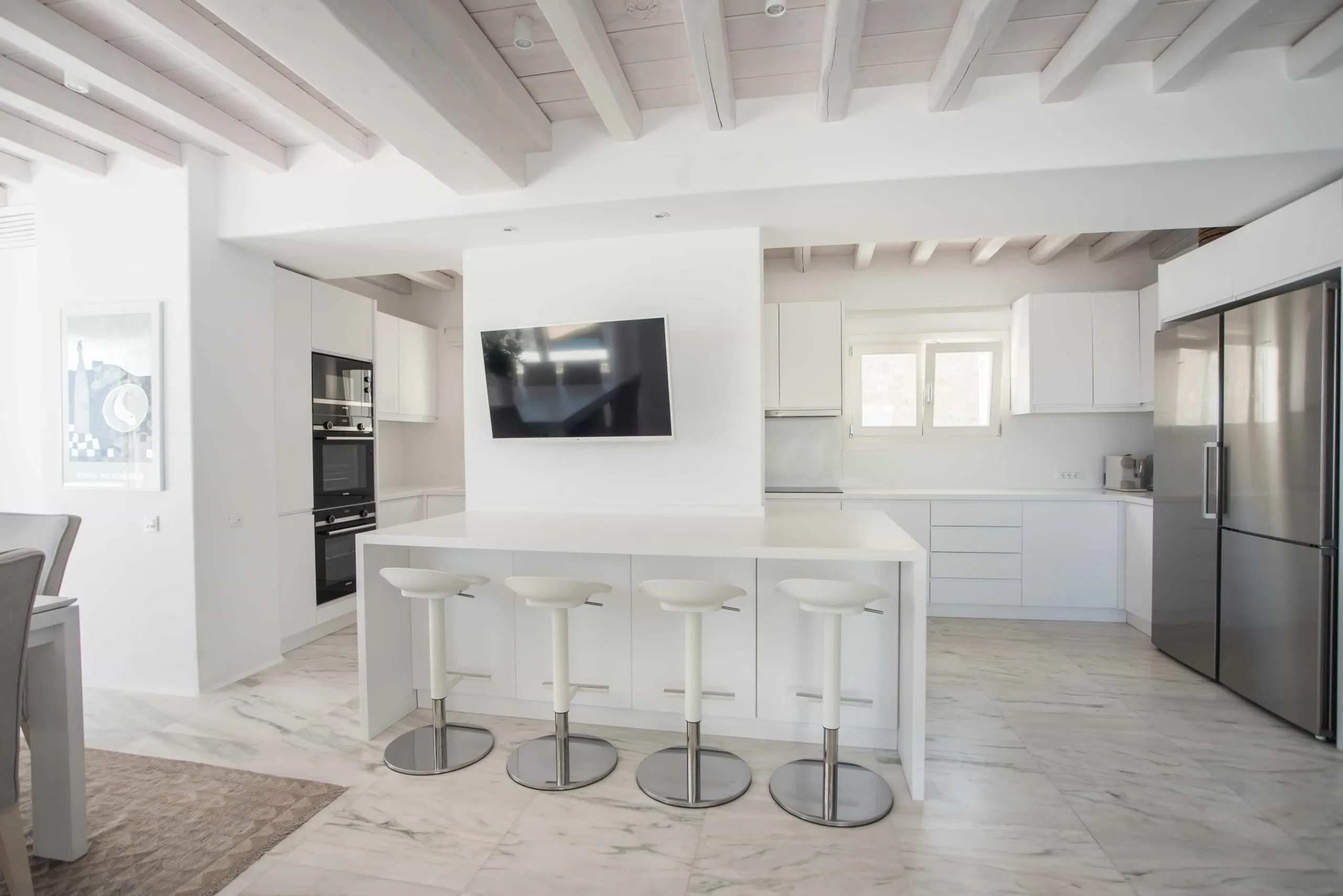 Palatial Mykonos Estate with with Invigorating Pool and Dining Al-Fresco — photograph 12