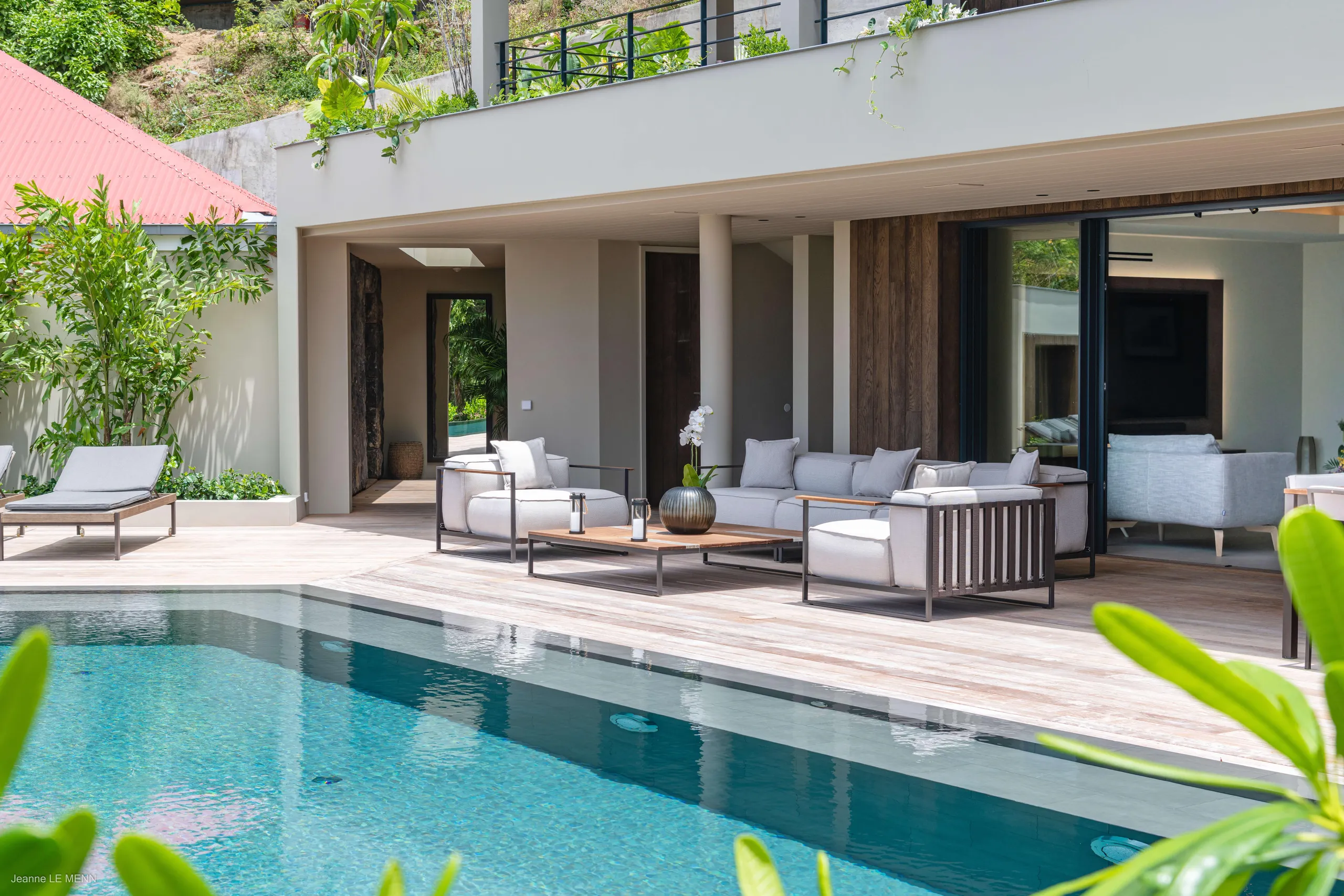 Exquisite Oceanfront Luxury Villa with Private Pool and Stunning Views — photograph 9