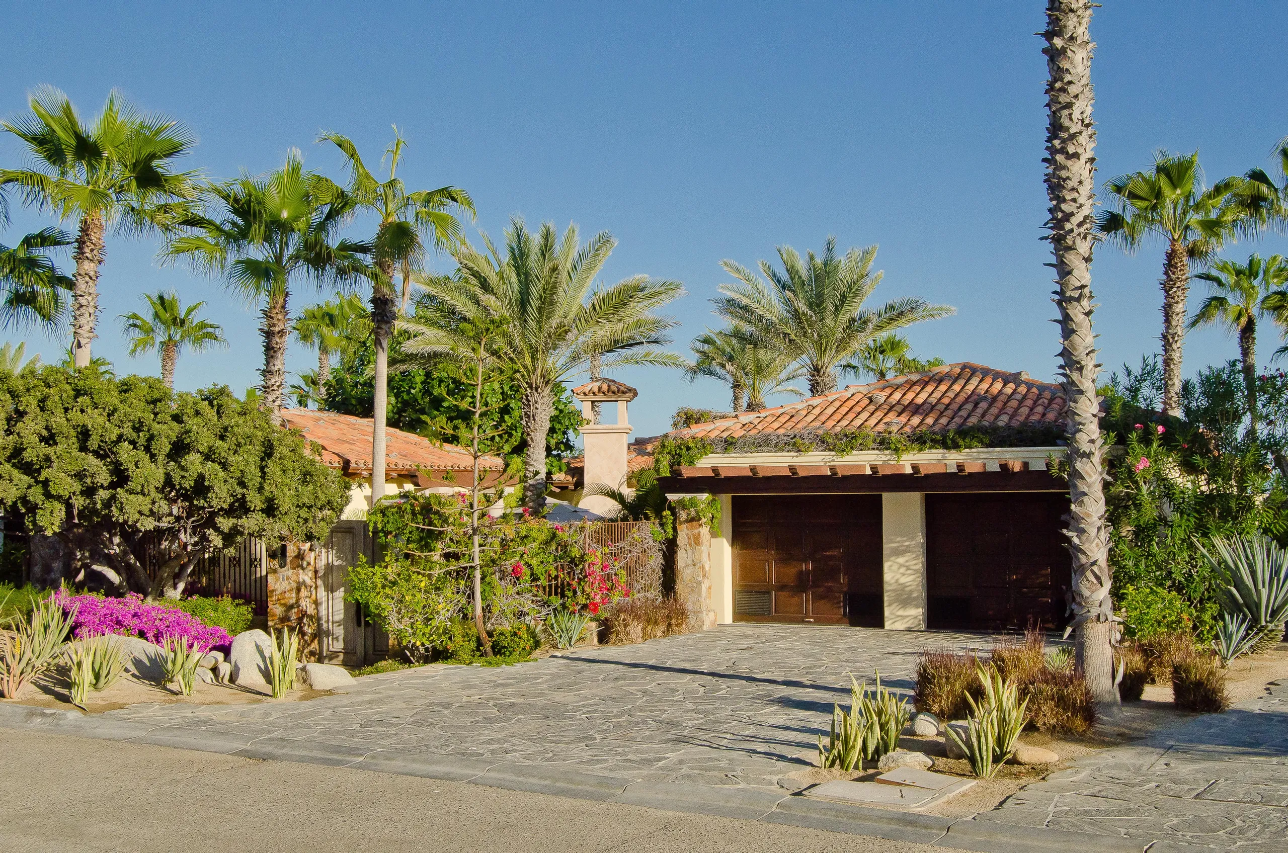 Punta Bellena Luxury Beachfront Estate with Spectacular Ocean Views — photograph 3