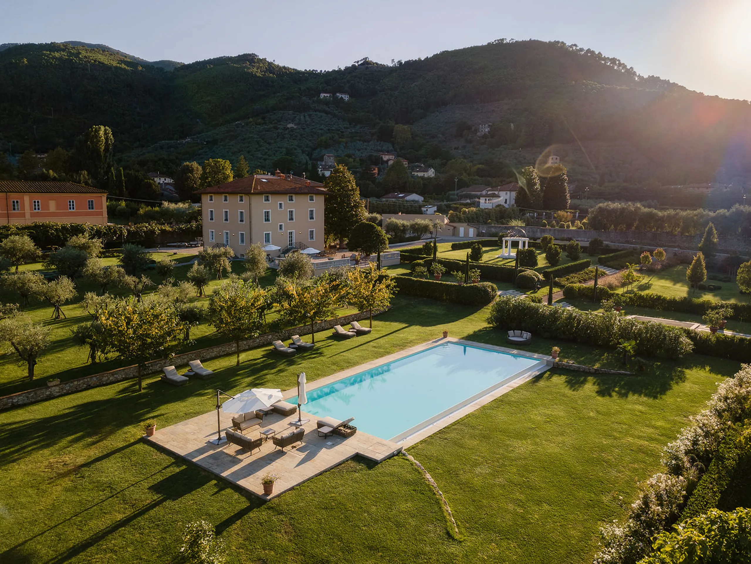 Sumptuous Tuscan Estate with Heated Pool, Saunaa and Helipad, Capannori