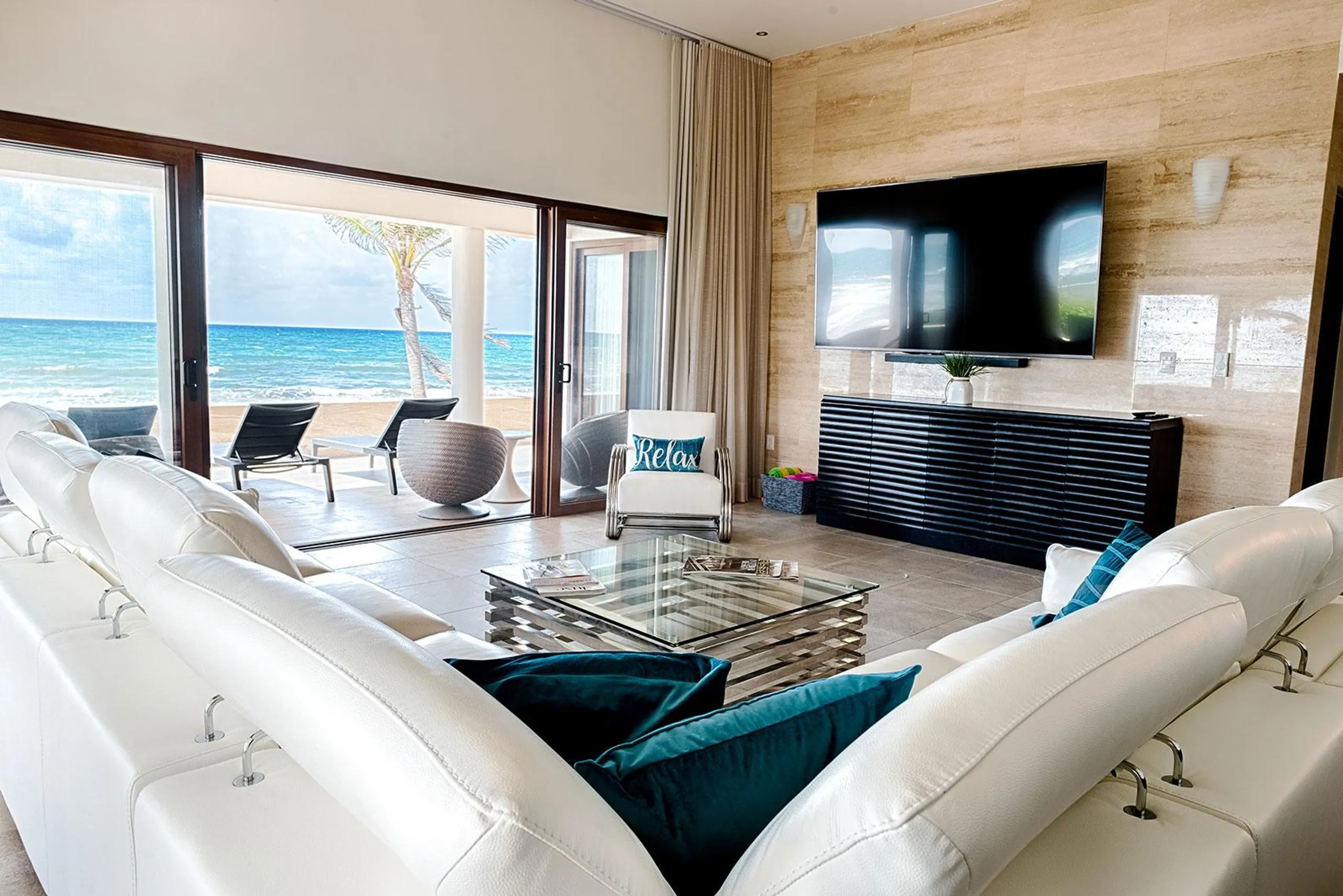 Paraiso Beachfront Modern Luxury Estate with Pool — photograph 8