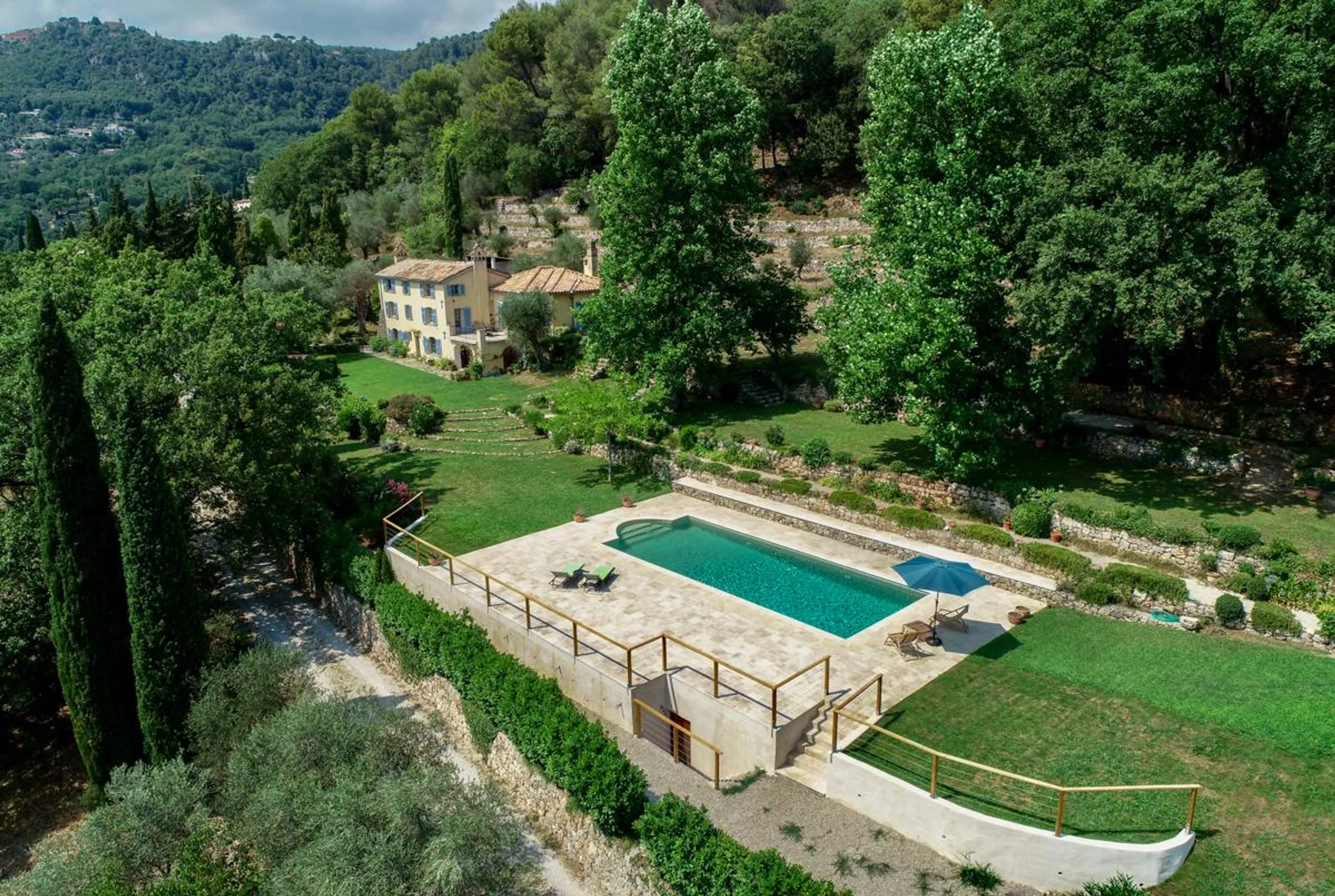 Historic 5-Bedroom Villa Near Cannes with Private Pool, Scenic Views, & Tranquil Grounds — photograph 2