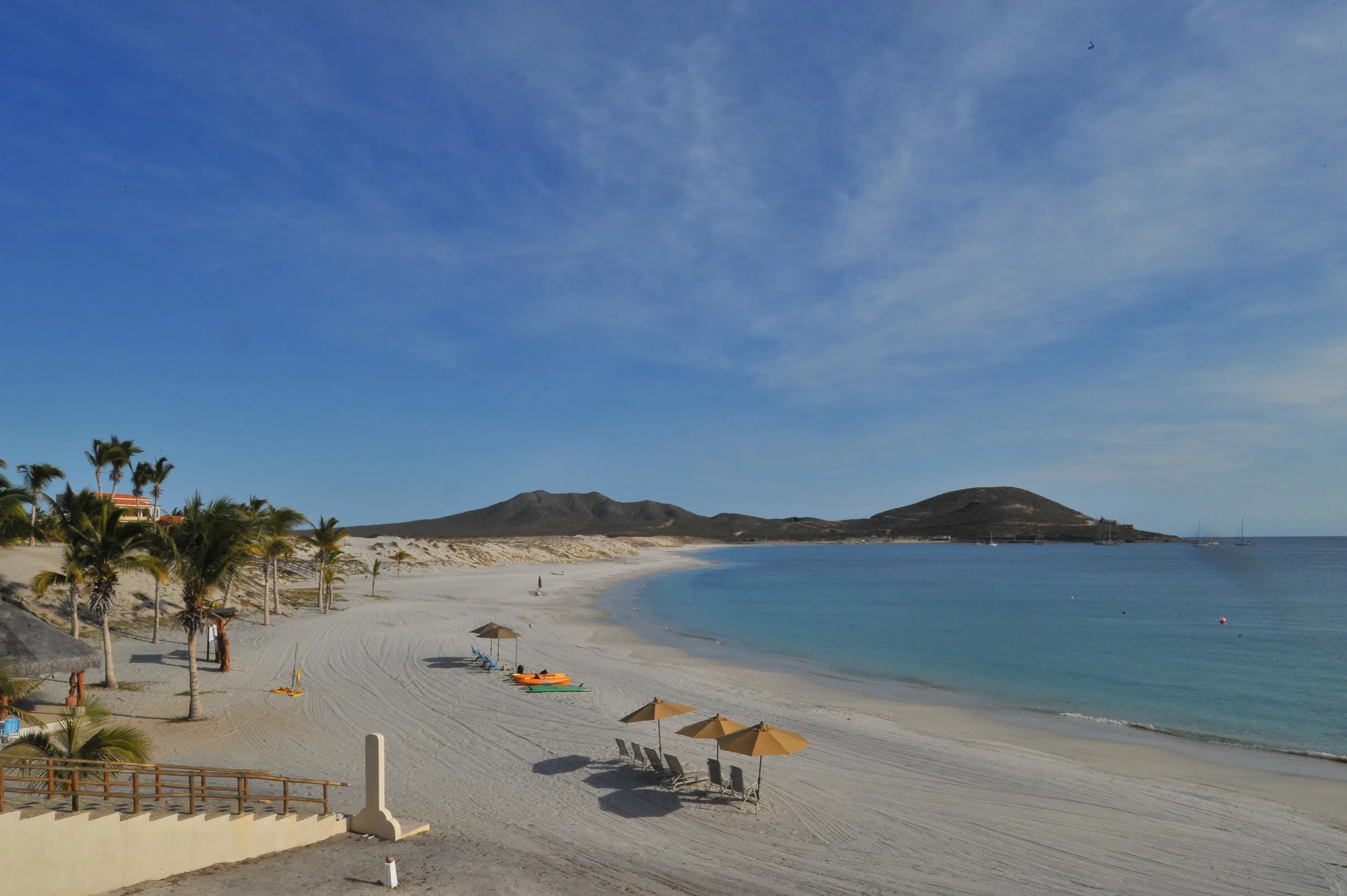 Charming Beachfront La Paz Luxury Villa with Pool, Large Palapa and Ocean Views — photograph 10