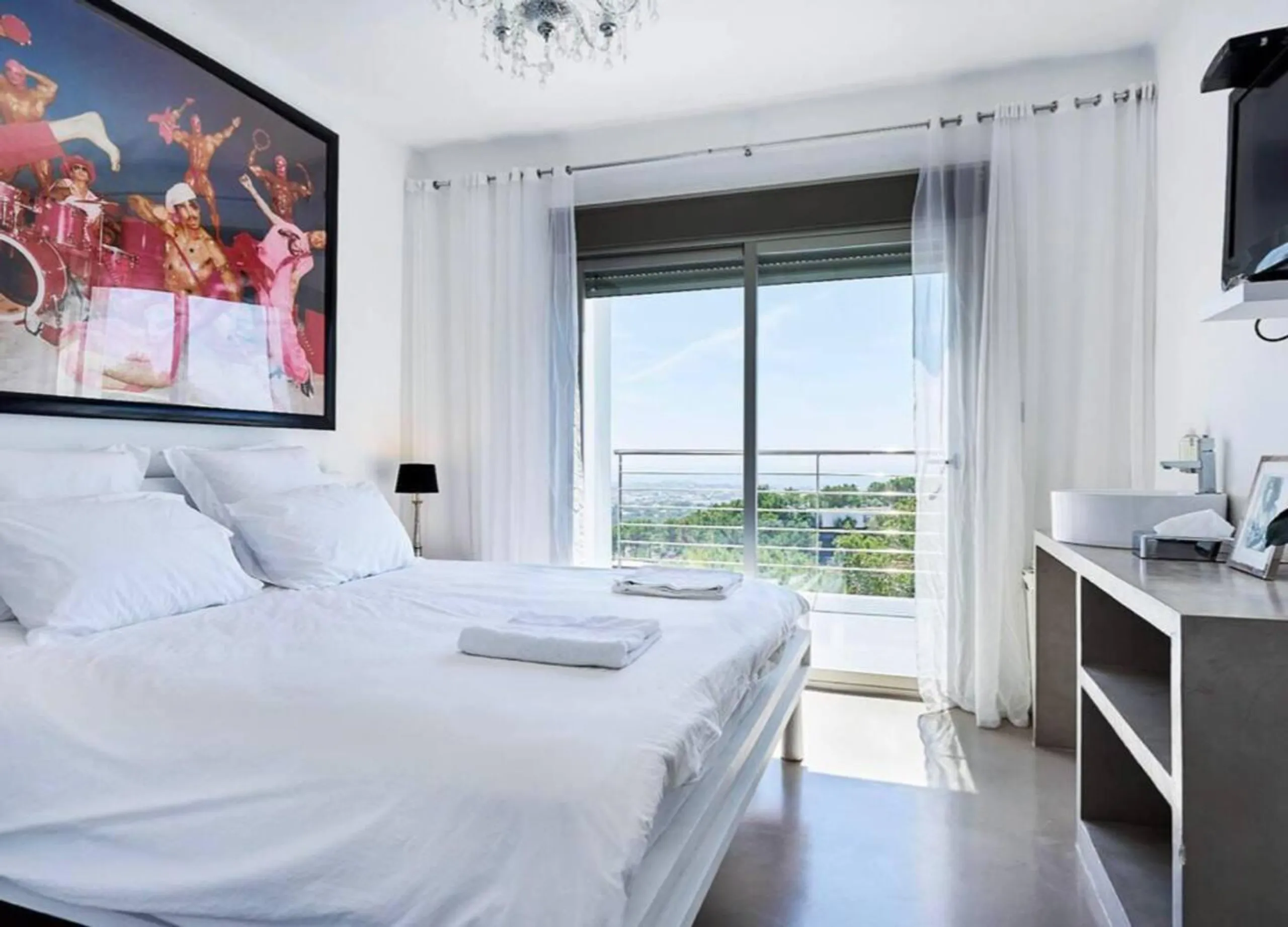 Tranquil Spacious Villa with Private Pool and Old Ibiza Town Views — photograph 12