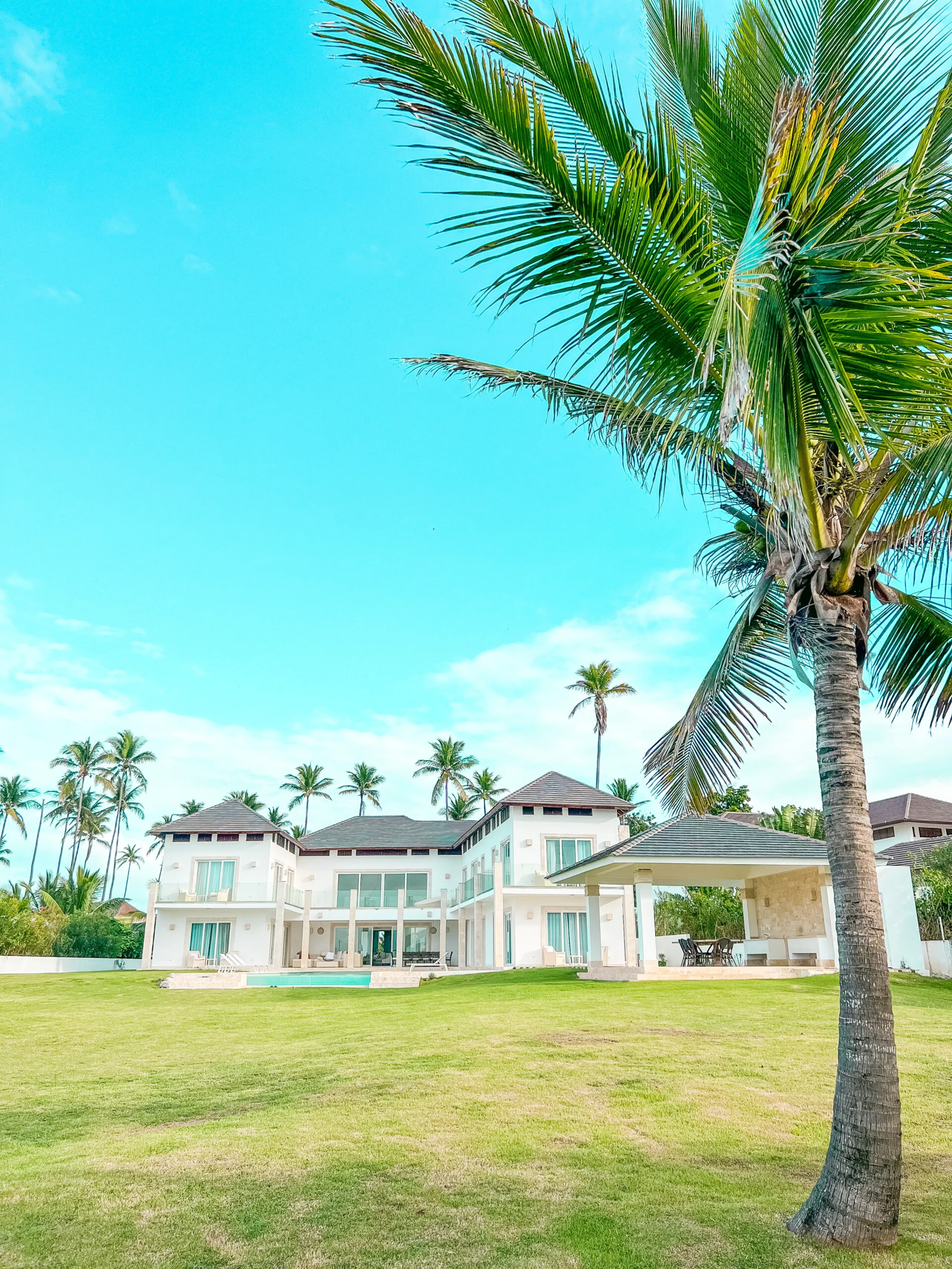 Elegant Retreat in Puerto Plata with Infinity Pool, Garden and Private Heliport — photograph 7