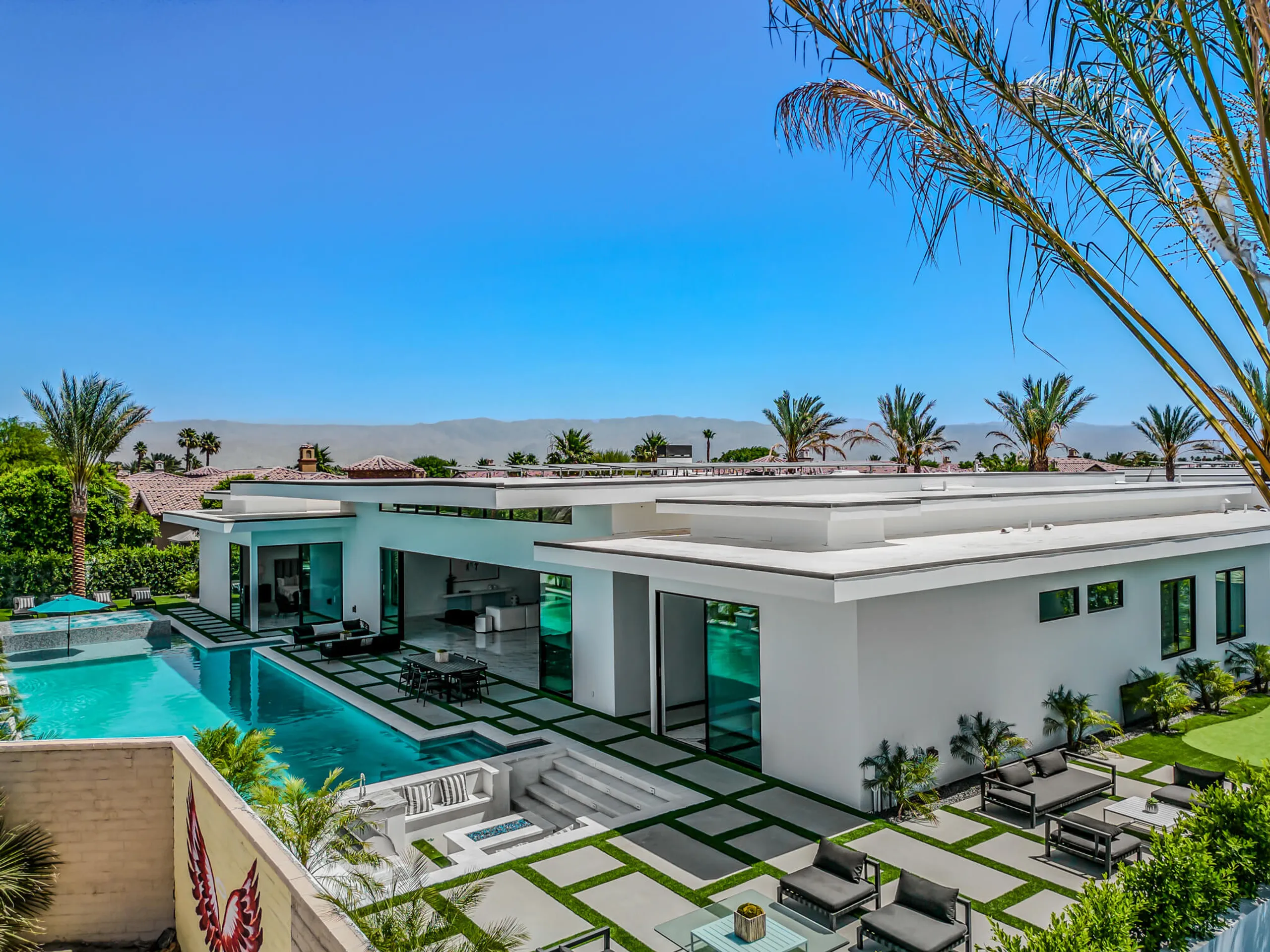 Invigorating Six Bedroom Villa with Private Pool, Lavish Amenities, Private Fire Bowls & Stunning Views VILLAWAY® — photograph 2