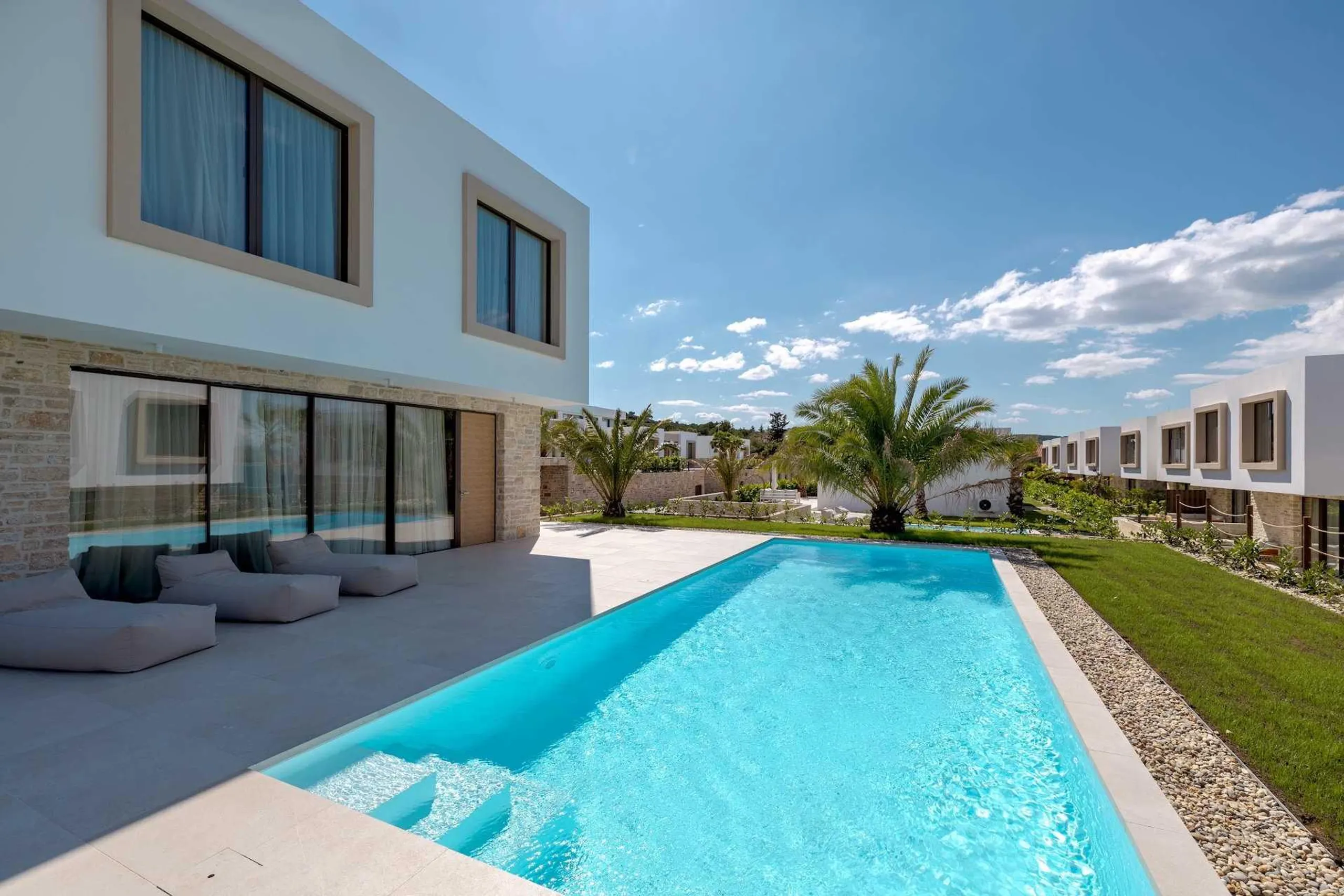 Luminous 3 Bedroom Villa with Private Pool and Sea Views, Tkon