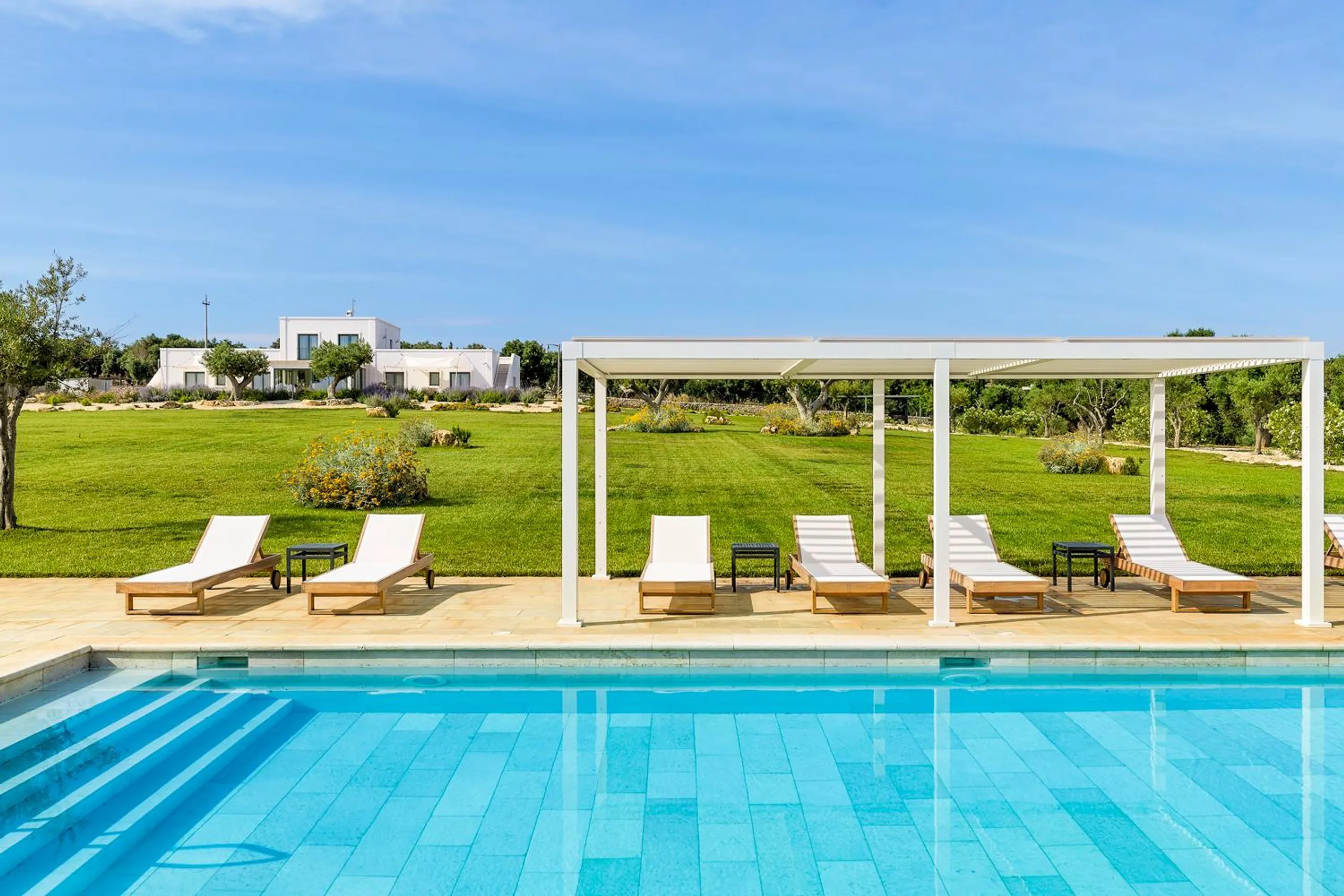 Spectacular Contemporary Villa with Private Pool and Garden Views, Polignano A Mare