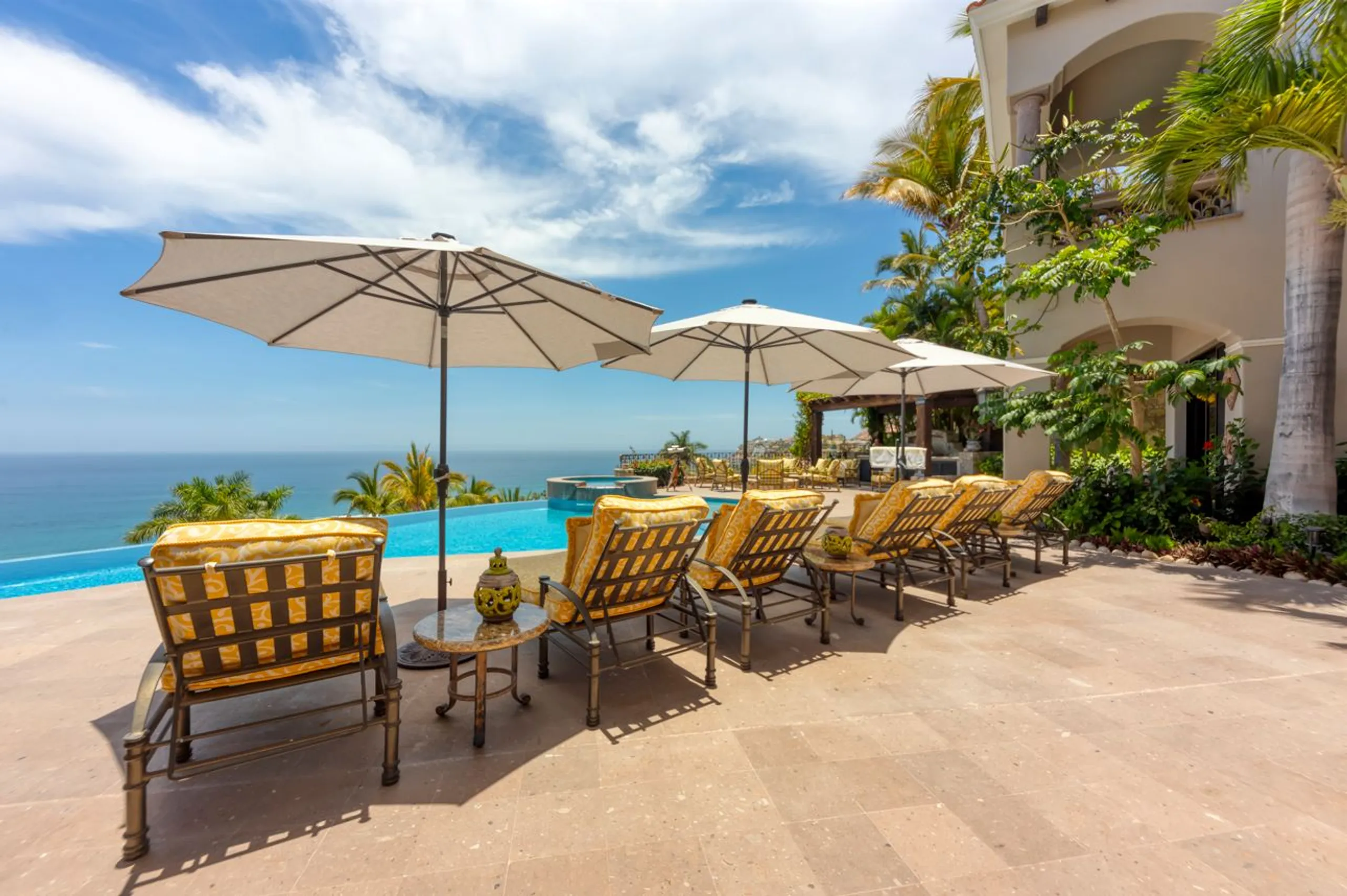 Glorious Spanish Style Villa with Private Infinity Pool, Golf Access and Panoramic Views — photograph 6