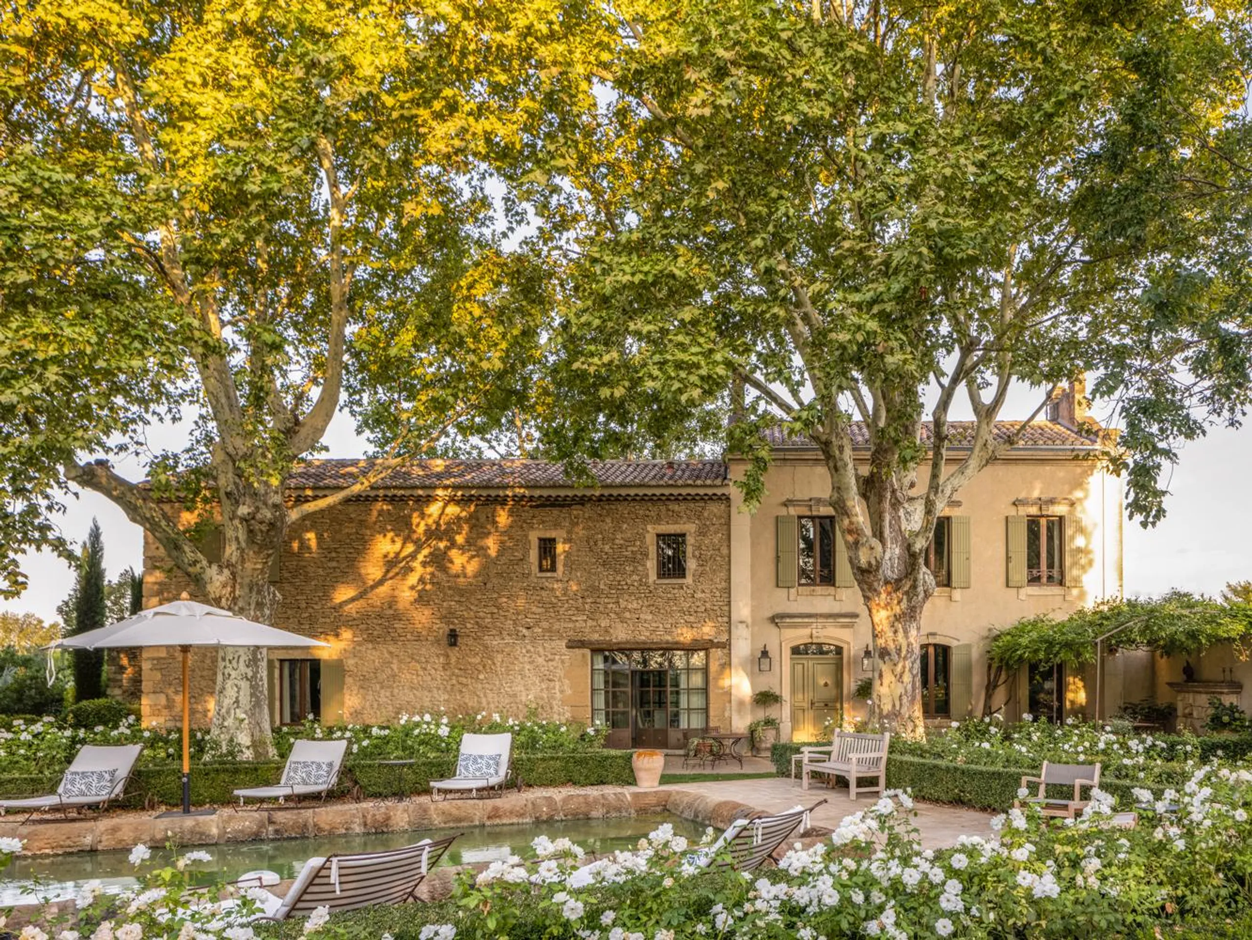 Elegant Historic Villa with Private Pool and Courtyard, L Isle Sur La Sorgue