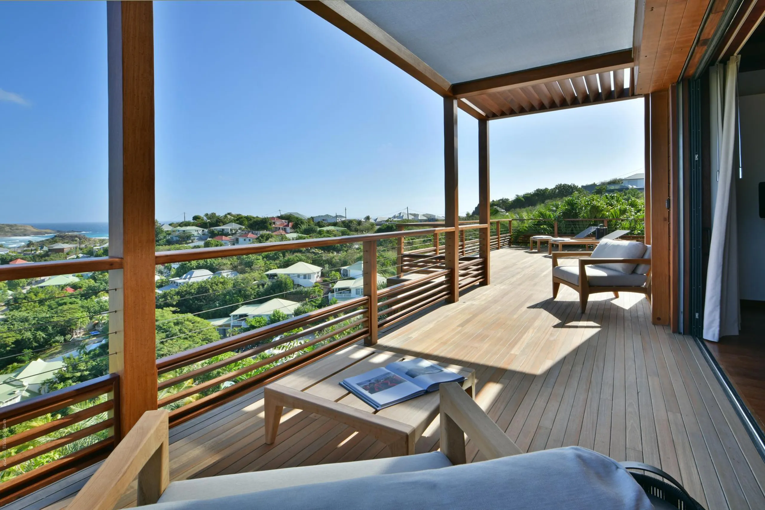 Expansive Eco- Estate with Private Pool and Movie Theater — photograph 7