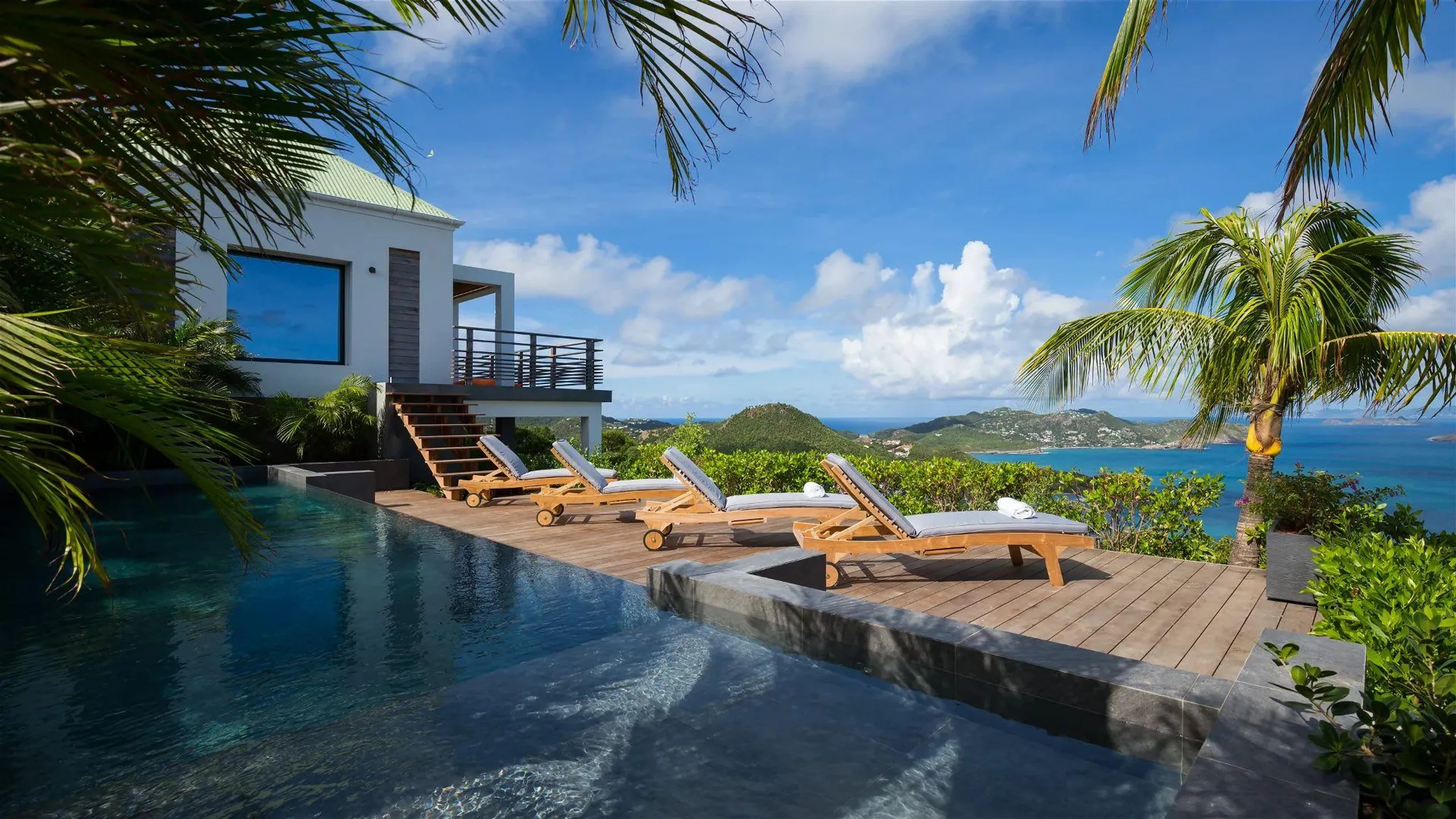 Tranquil Seaview Villa with Invigorating Pool — photograph 3