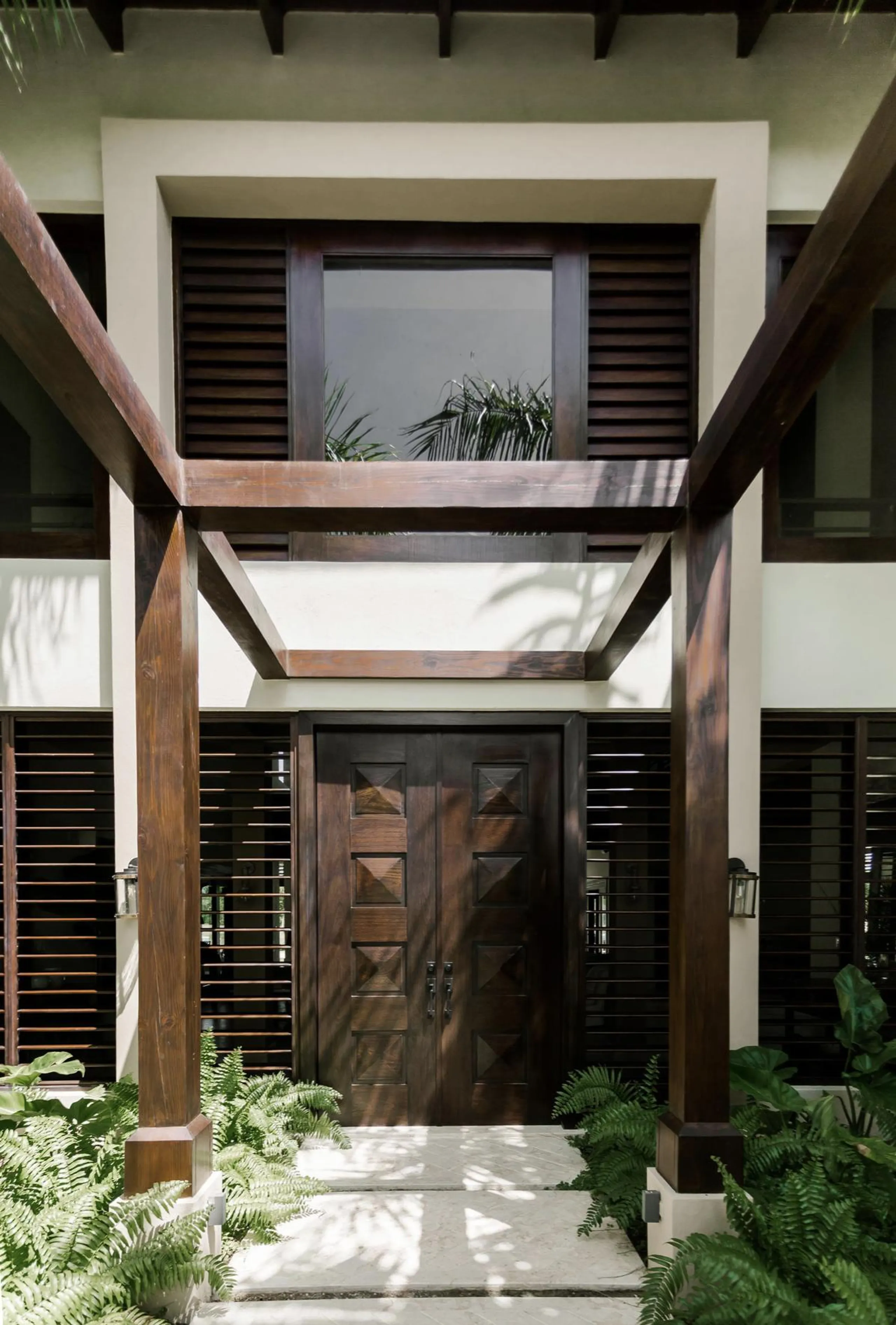 Princely Punta Cana Estate with Gorgeous Pool and Walks to Beach — photograph 9