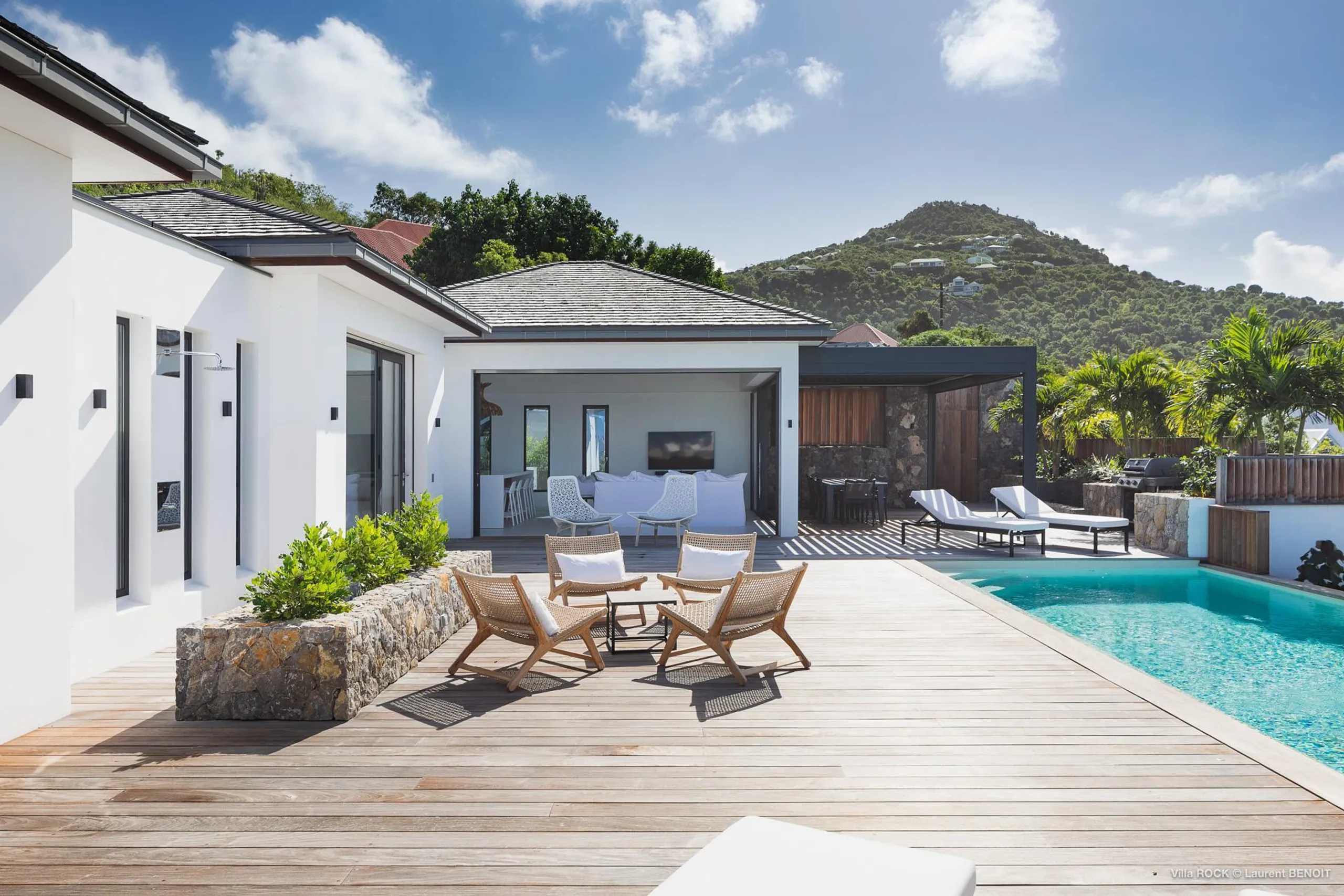 Majestic Camaruche Villa with Infinity Pool and Ocean Views — photograph 2