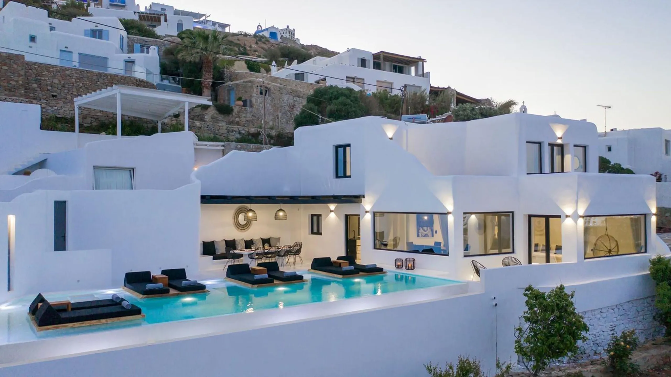 Lavish Luxury Retreat with Infinity Pools, Onsite Beach and Captivating Views, Agios Lazaros