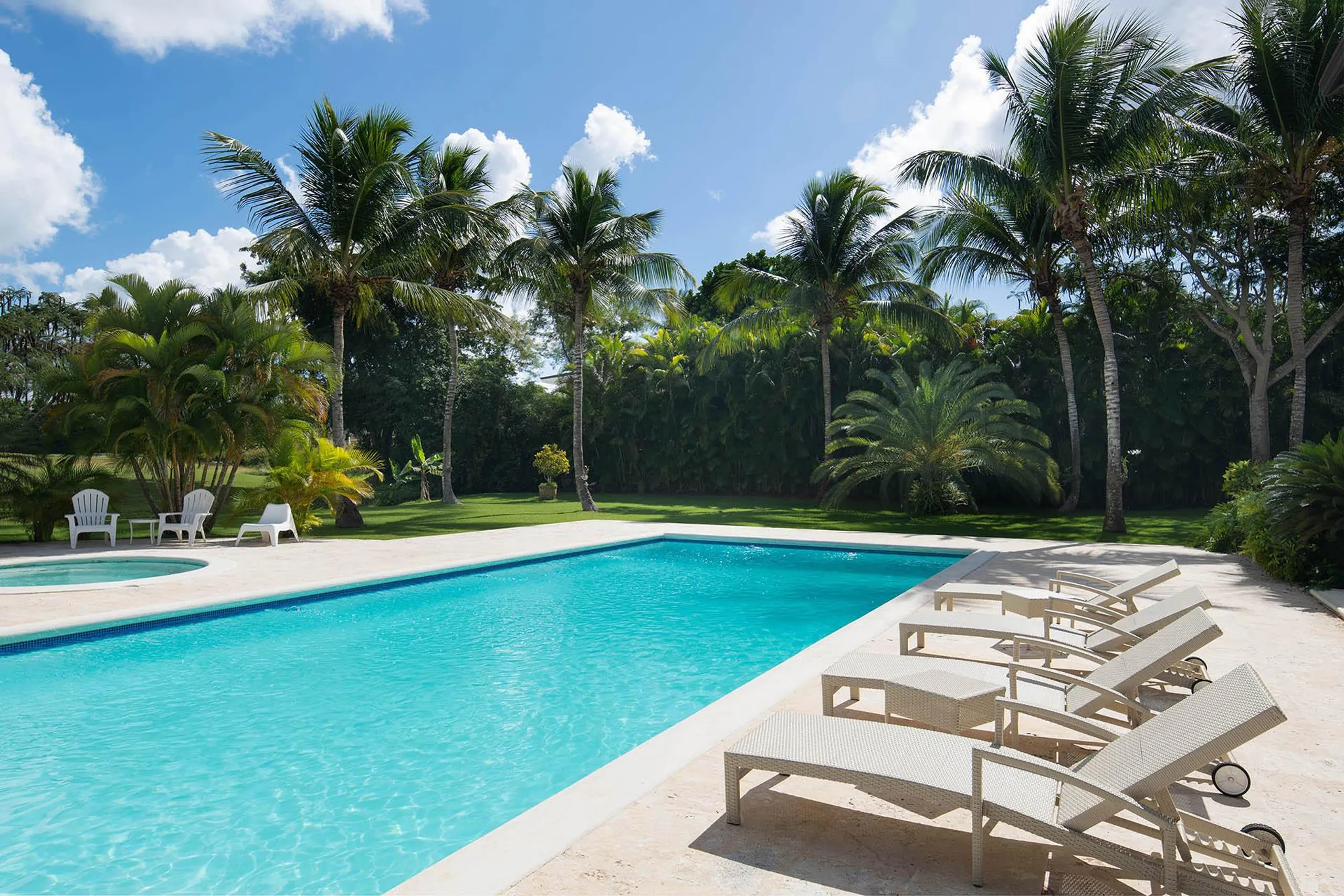 Ornate Caribbean-Style Villa with Private Pool and  Dye Fore Golf Course Views — photograph 3