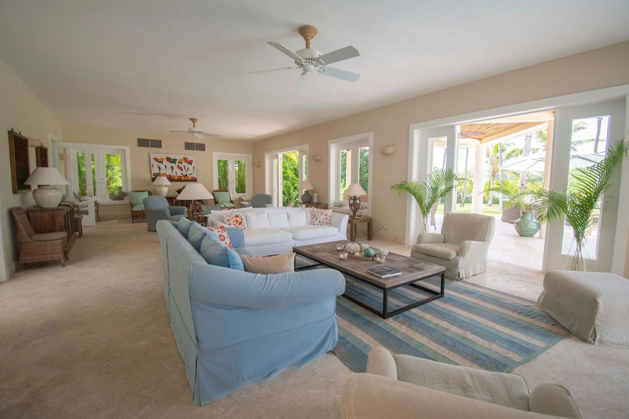 Resplendent Punta Cana Villa with Invigorating Pool — photograph 4