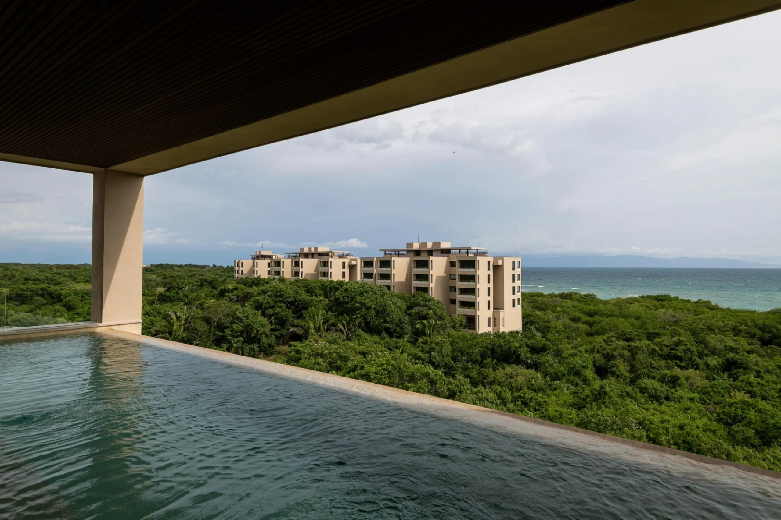 Majestic Oceanview Villa with Dual Infinity Pools & Panoramic Terrace — photograph 10