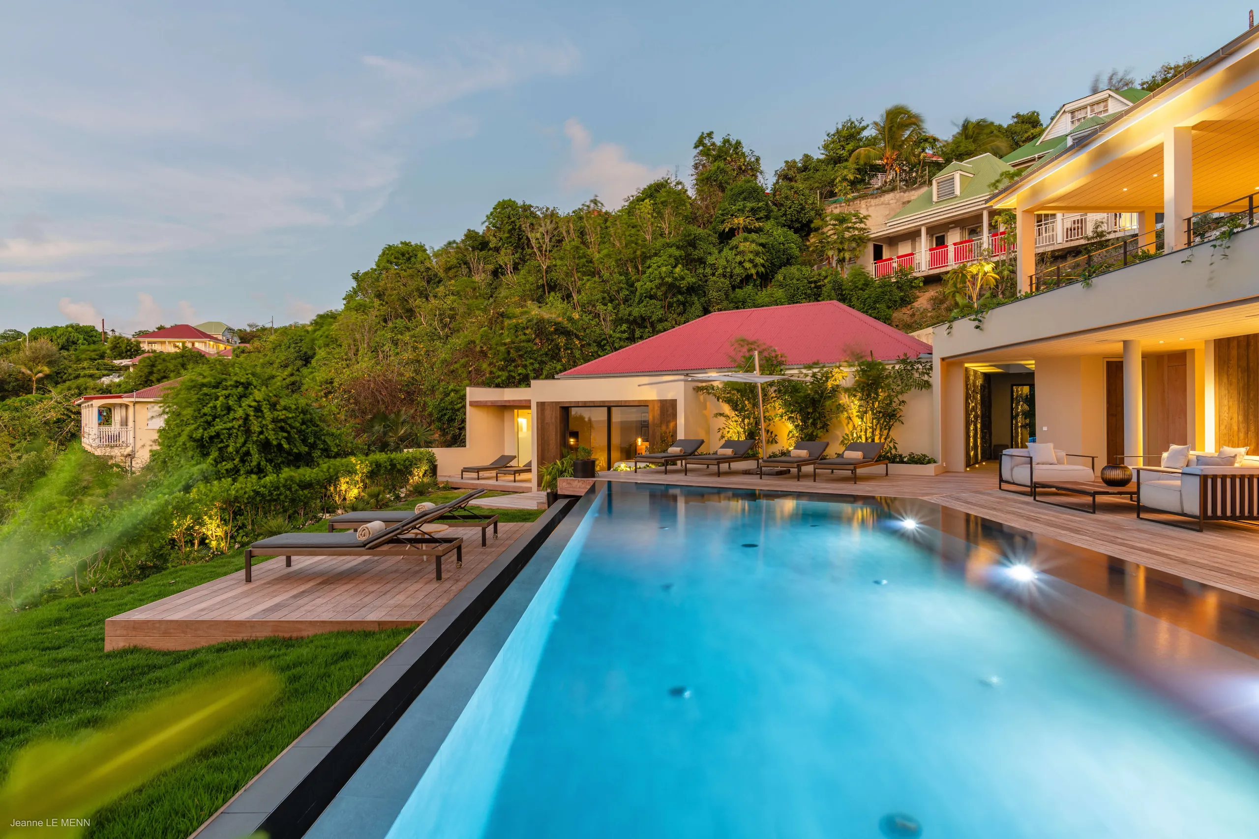 Exquisite Oceanfront Luxury Villa with Private Pool and Stunning Views, Colombier