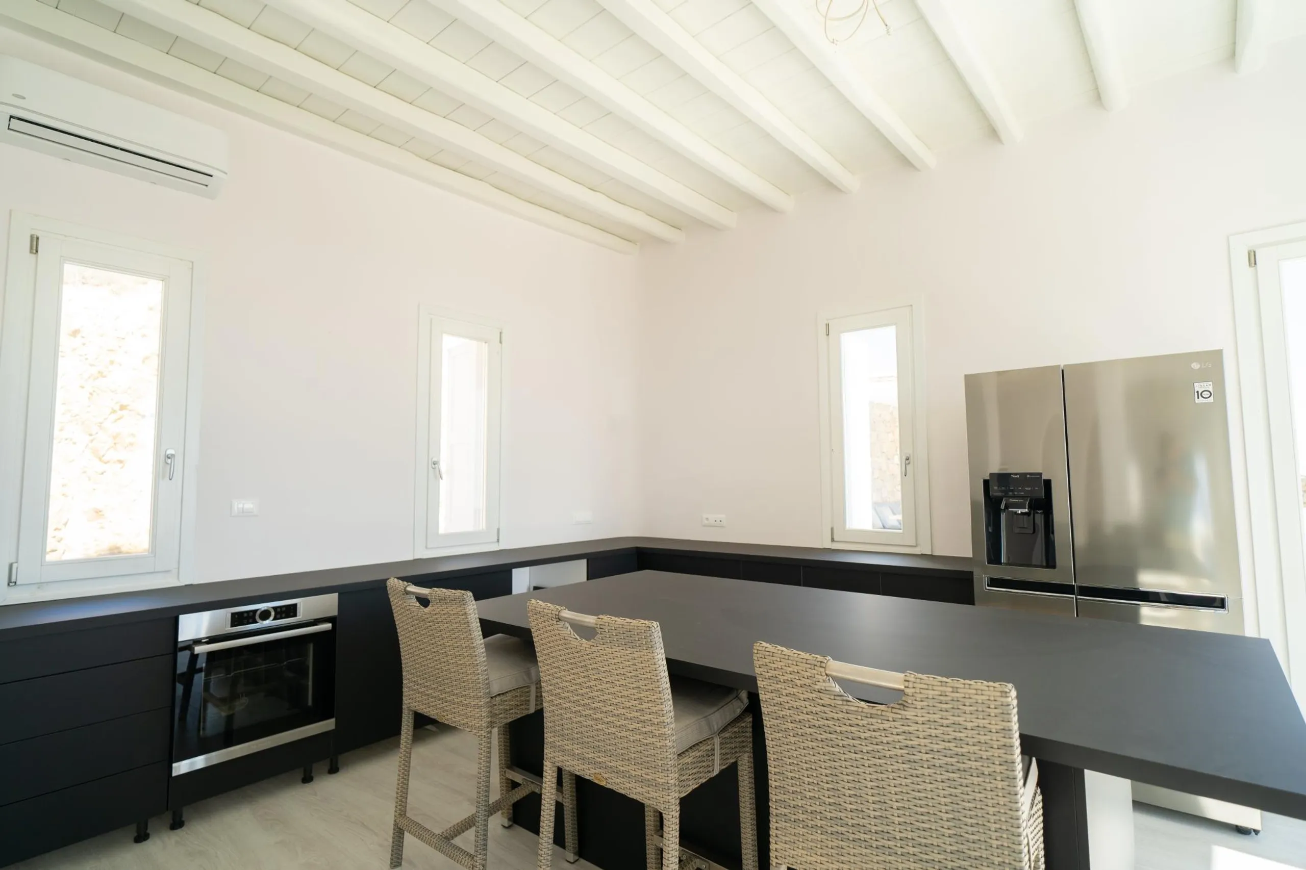 Palatial Luxury Estate in Mykonos with Private Pool — photograph 12