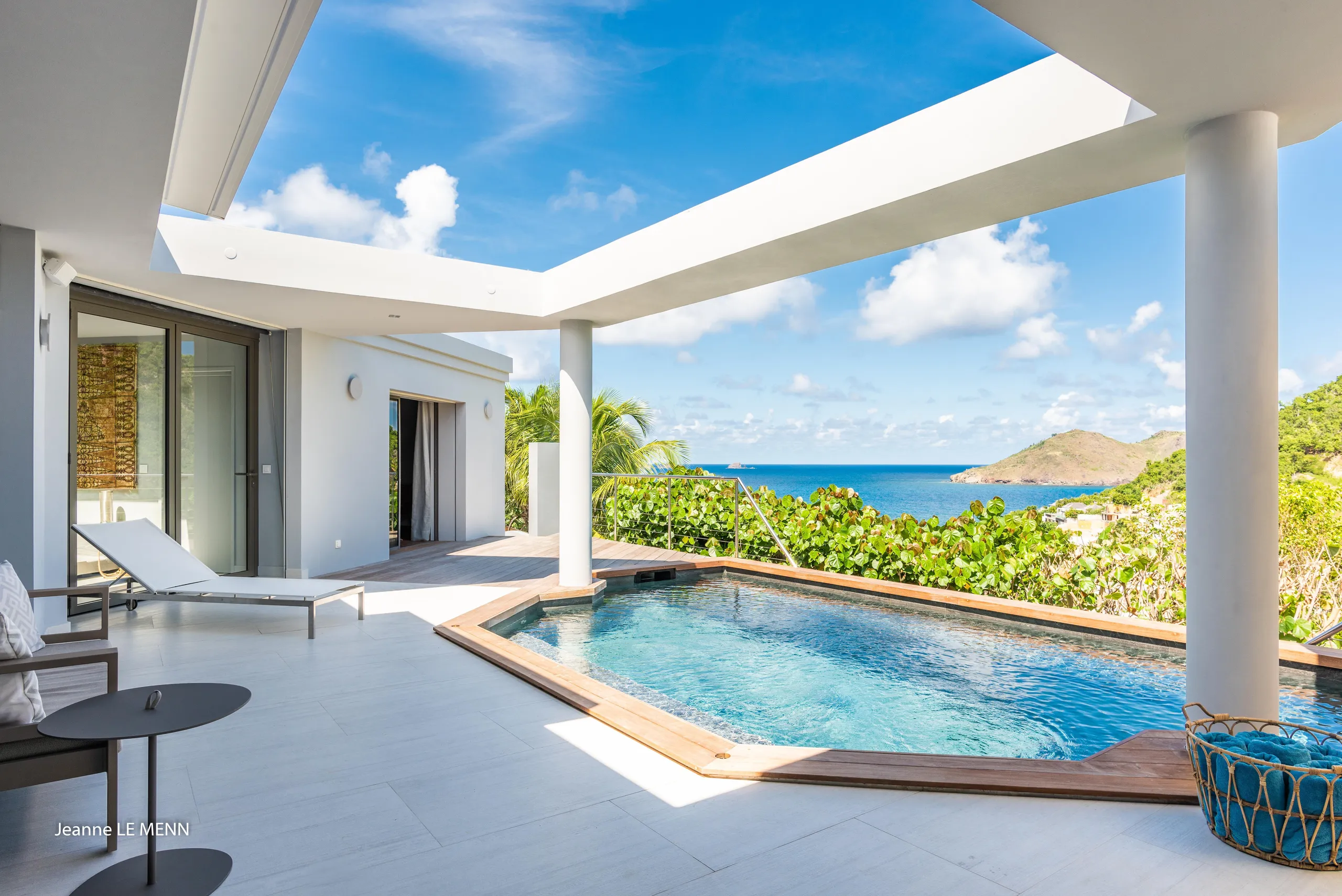 Refined Seaview Villa with Private Pool — photograph 3