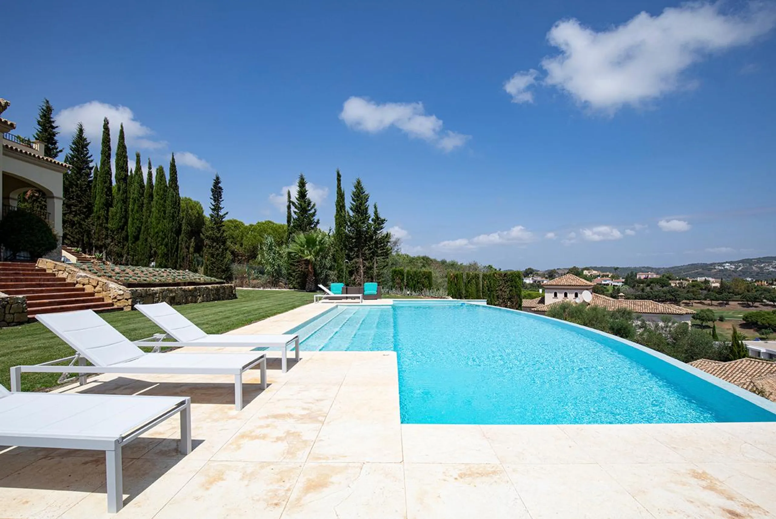 Tranquil  Countryside Villa with Heated Pool and Scenic Country Location — photograph 4