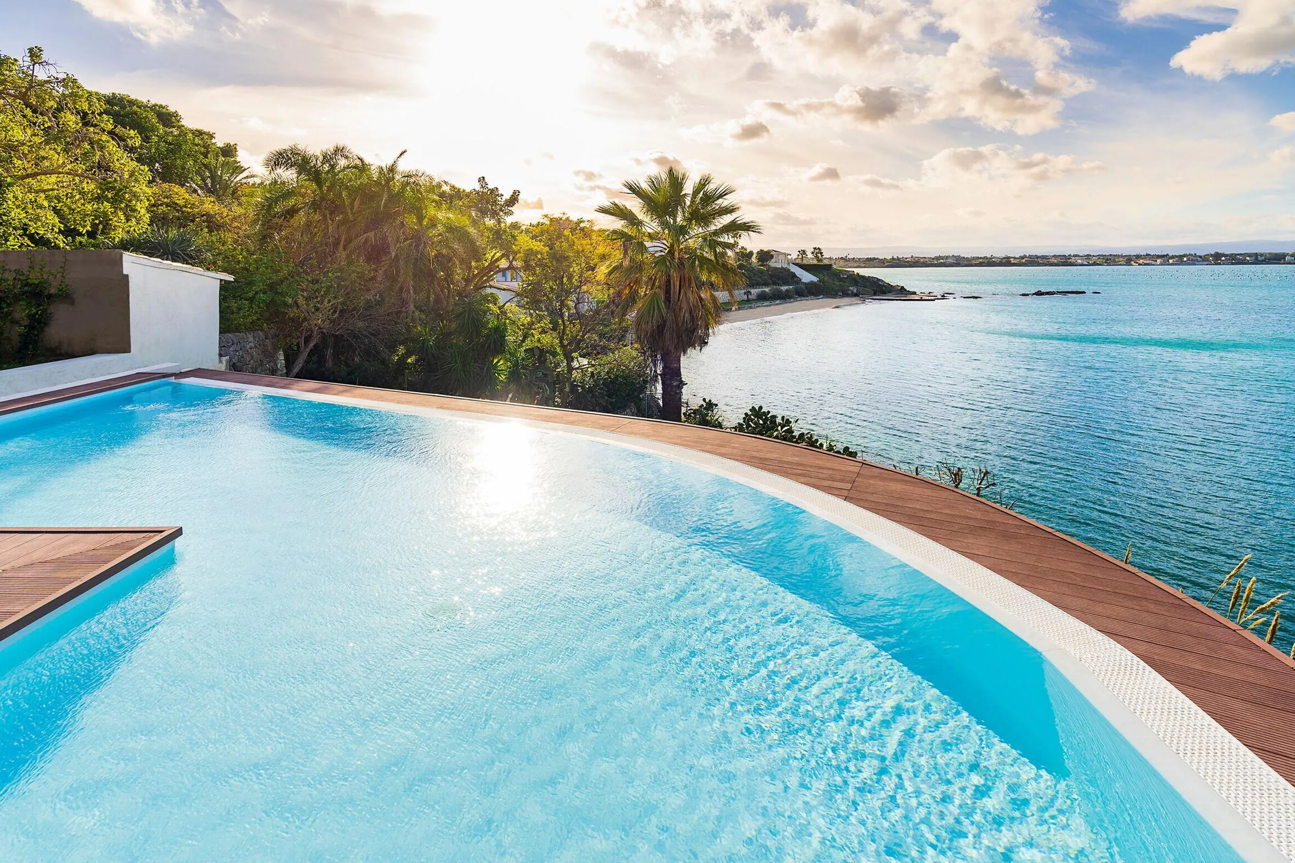 Deluxe Syracuse Villa with Rejuvenating Pool and Blue Ocean Views — photograph 2
