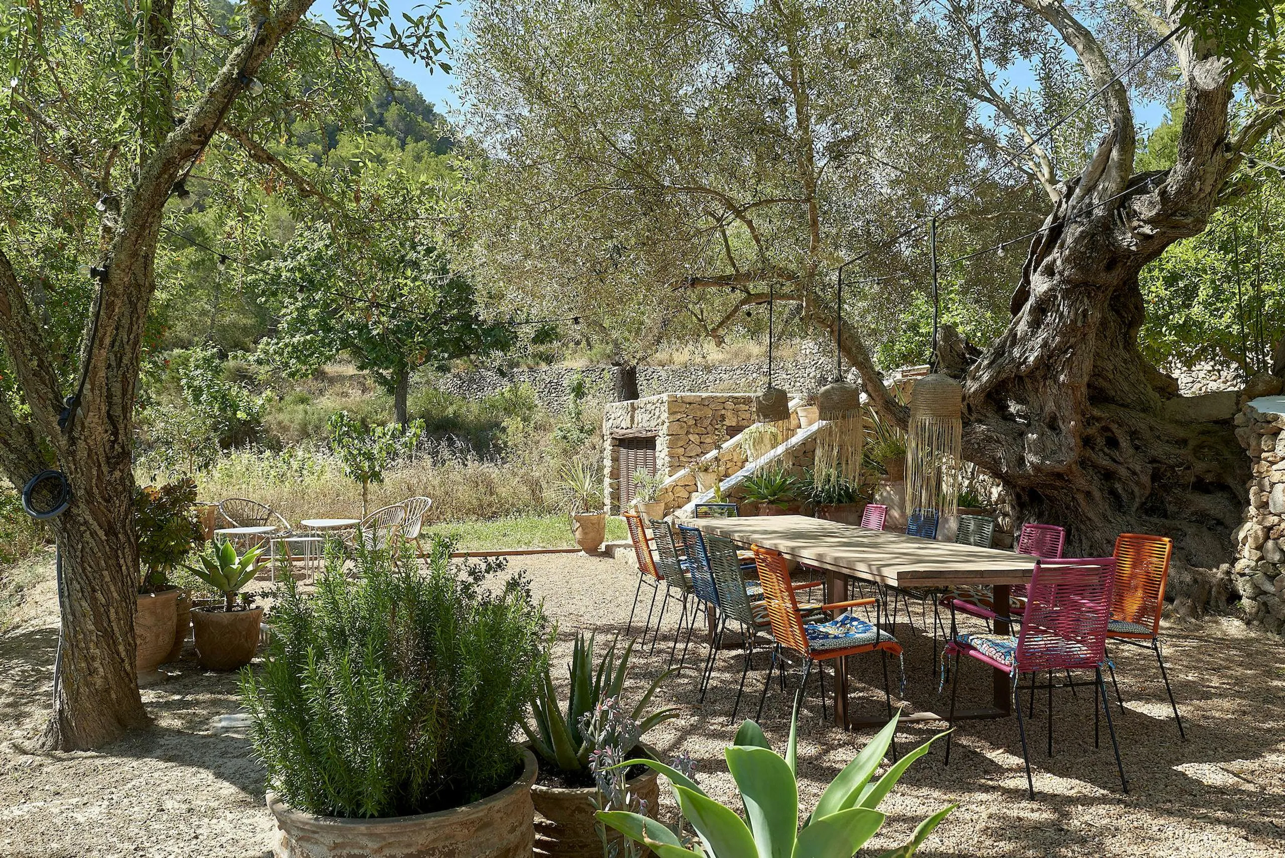 Rustic Spanish Villa in Ibiza with Private Pool and Backyard Entertainment — photograph 6