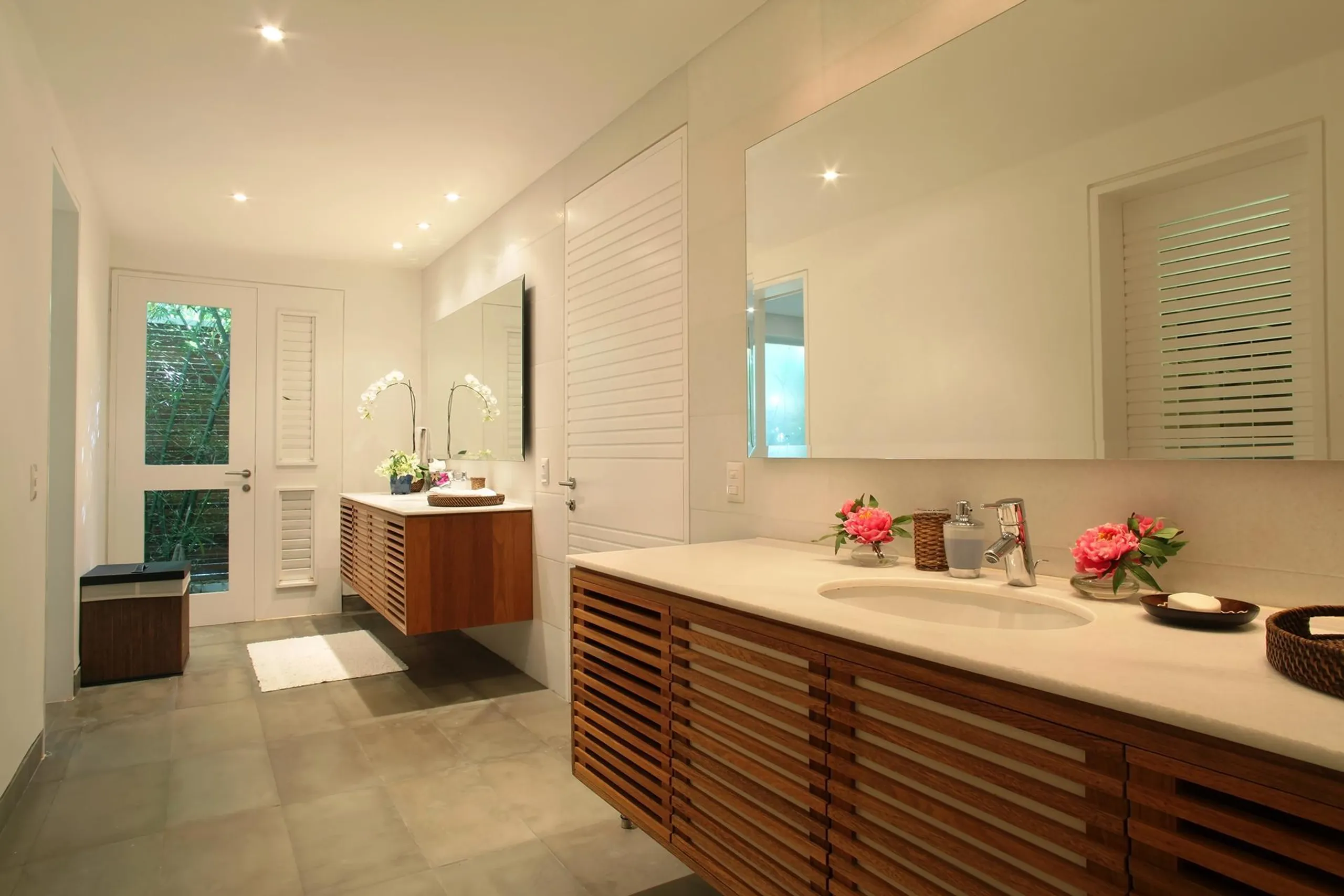 Stunning Oceanfront Modern Villa with Private Pool — photograph 10
