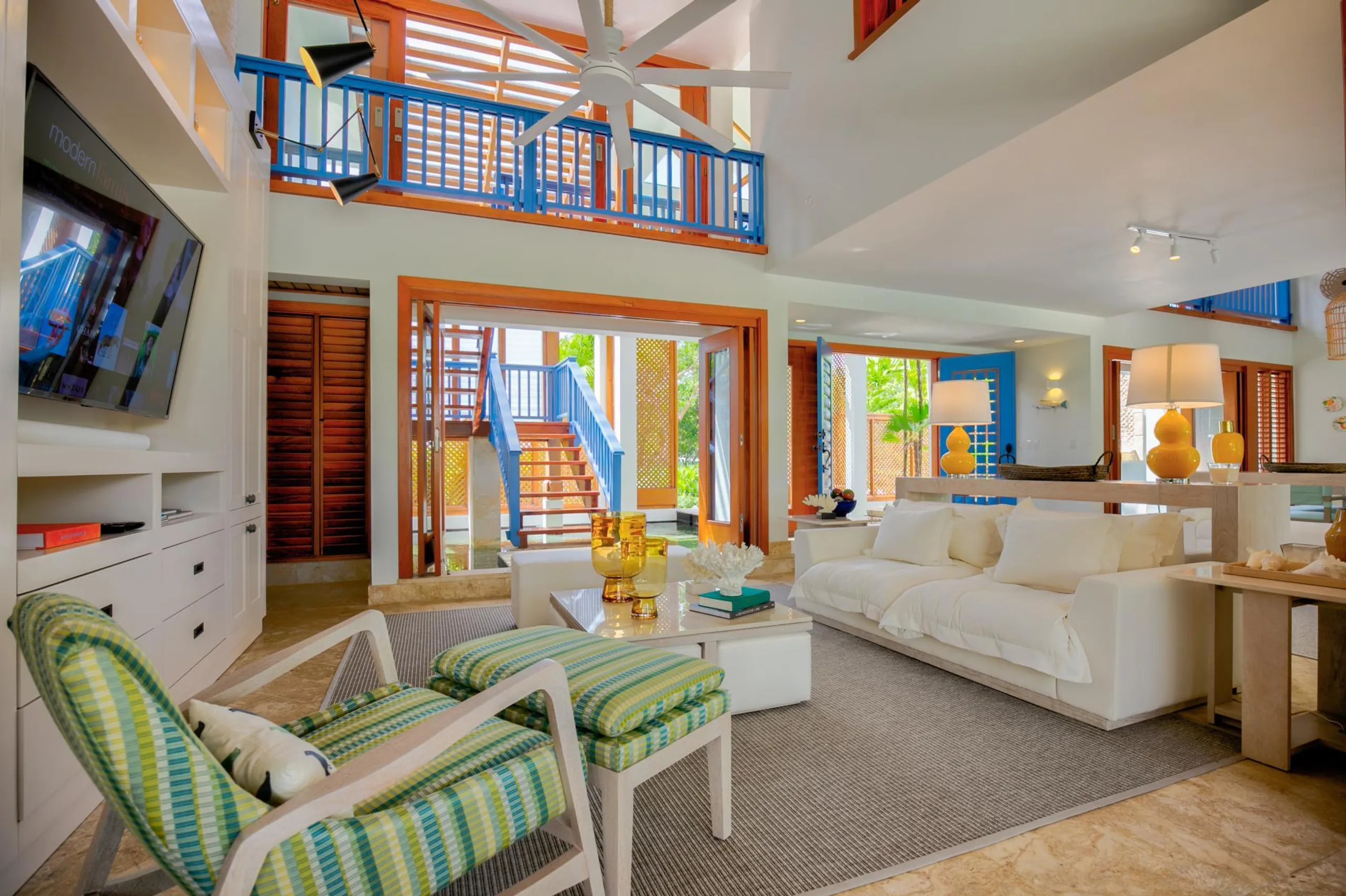 Idyllic Villa with Private Pool Surrounded by Golf Courses and Lush Green Meadows — photograph 12