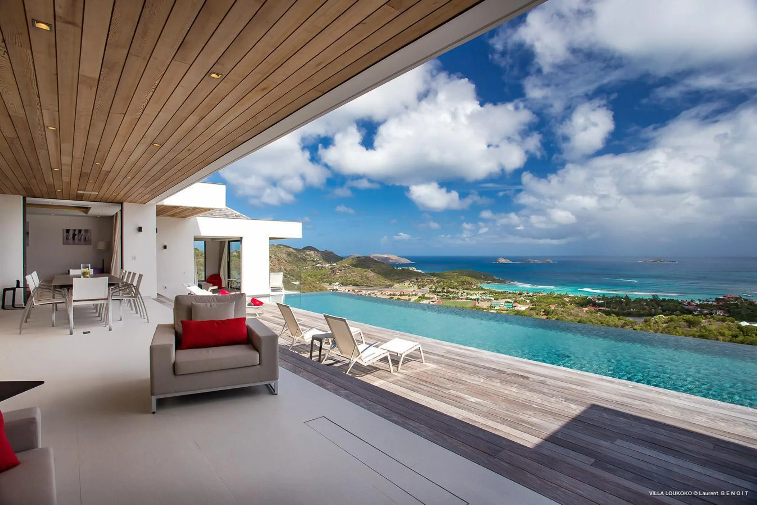 Splendorous Luxury Villa with Pool and Incredible Ocean Views — photograph 6