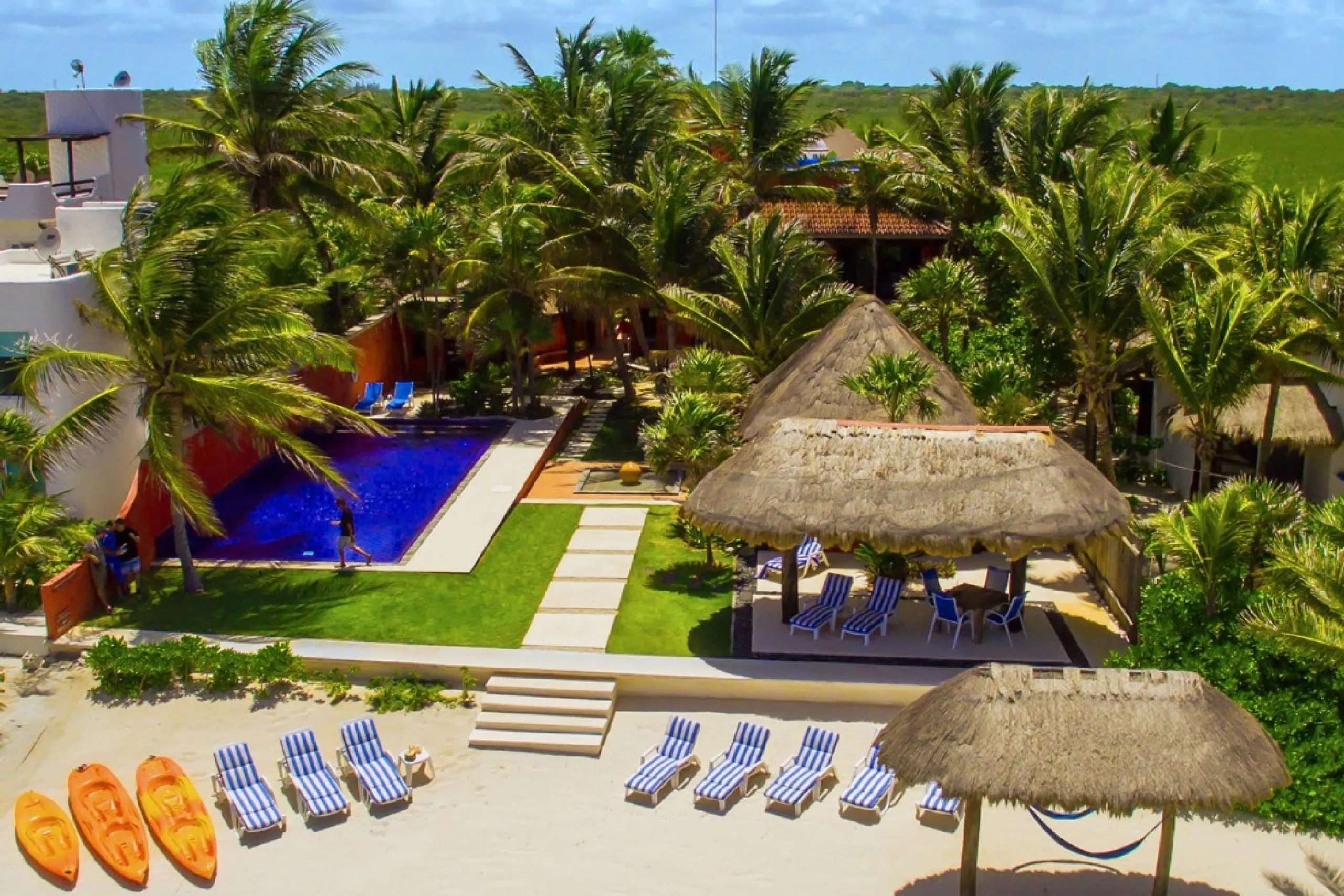 Exquisite Lush Tropical Soliman Bay Oceanfront Estate with Private Beach and Grand Pool — photograph 2