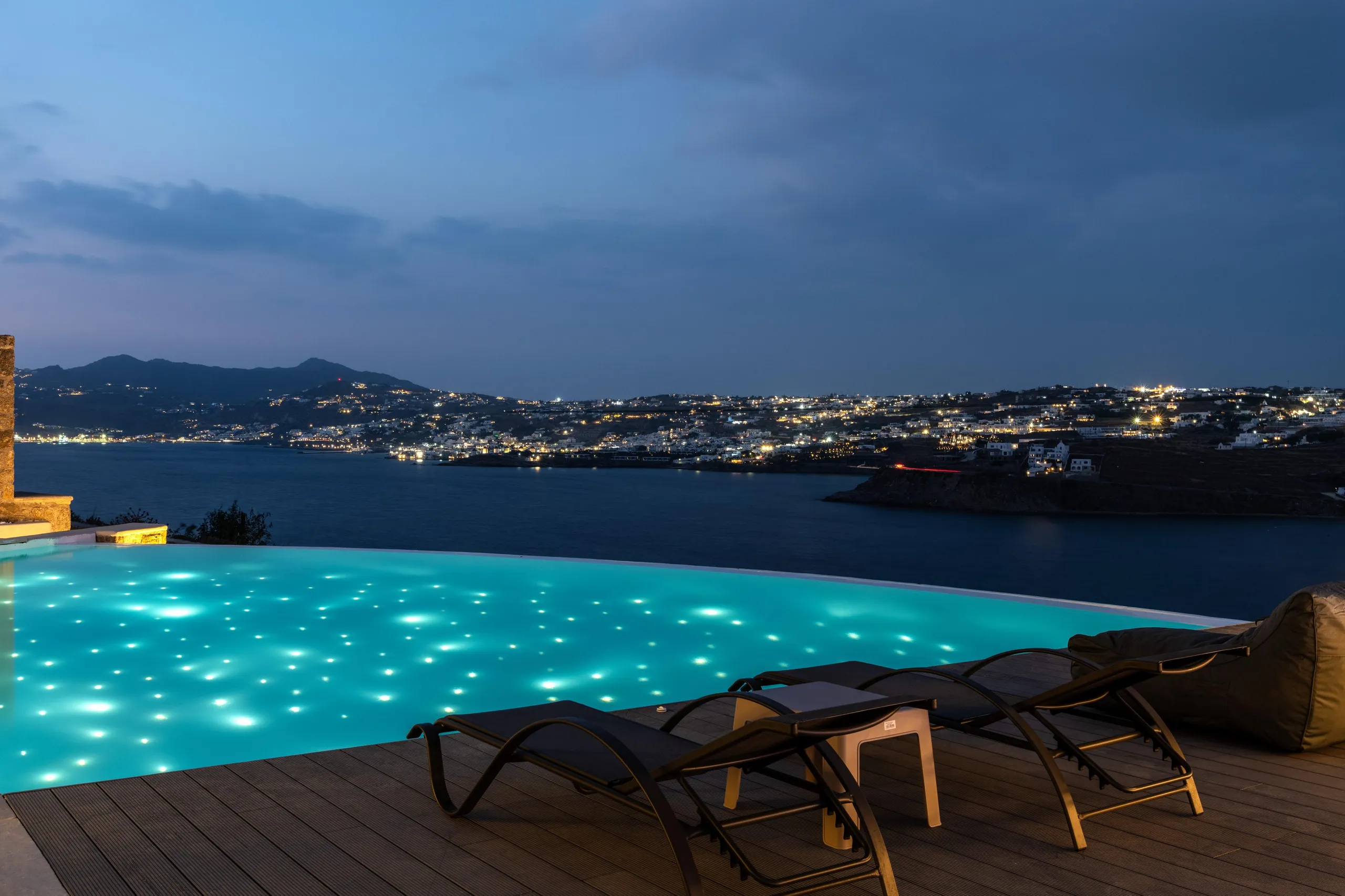 Tranquil Villa Haven with Infinity Pool and Mykonos Town Views — photograph 10