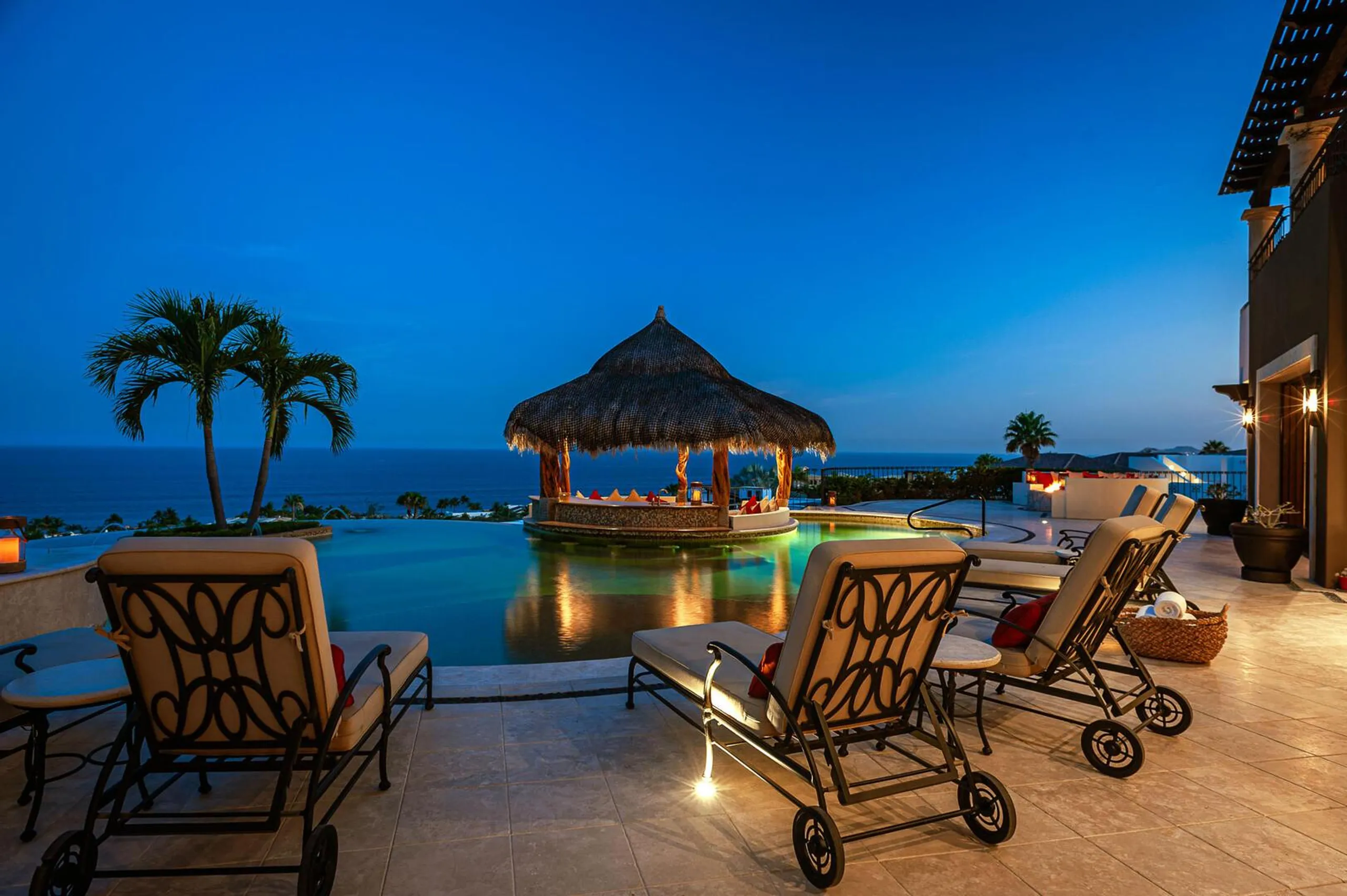 Upscale Villa with Infinity Pool, Resort-like Amenities and Panoramic Ocean Views in Fundadores — photograph 4