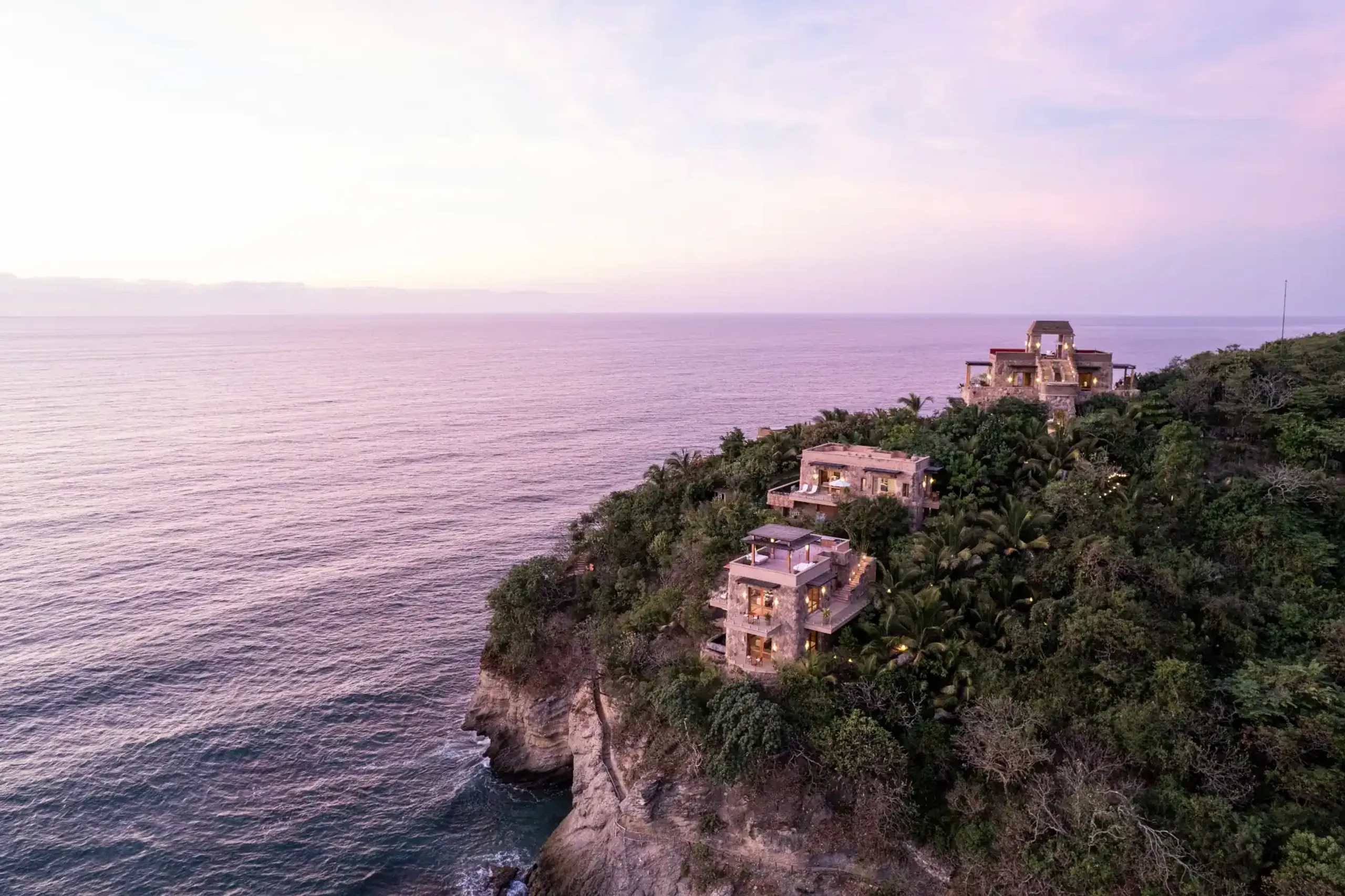 Refreshing Cultural-Inspired Punta Mita Villa with Infinity Pool & Beach Access — photograph 11