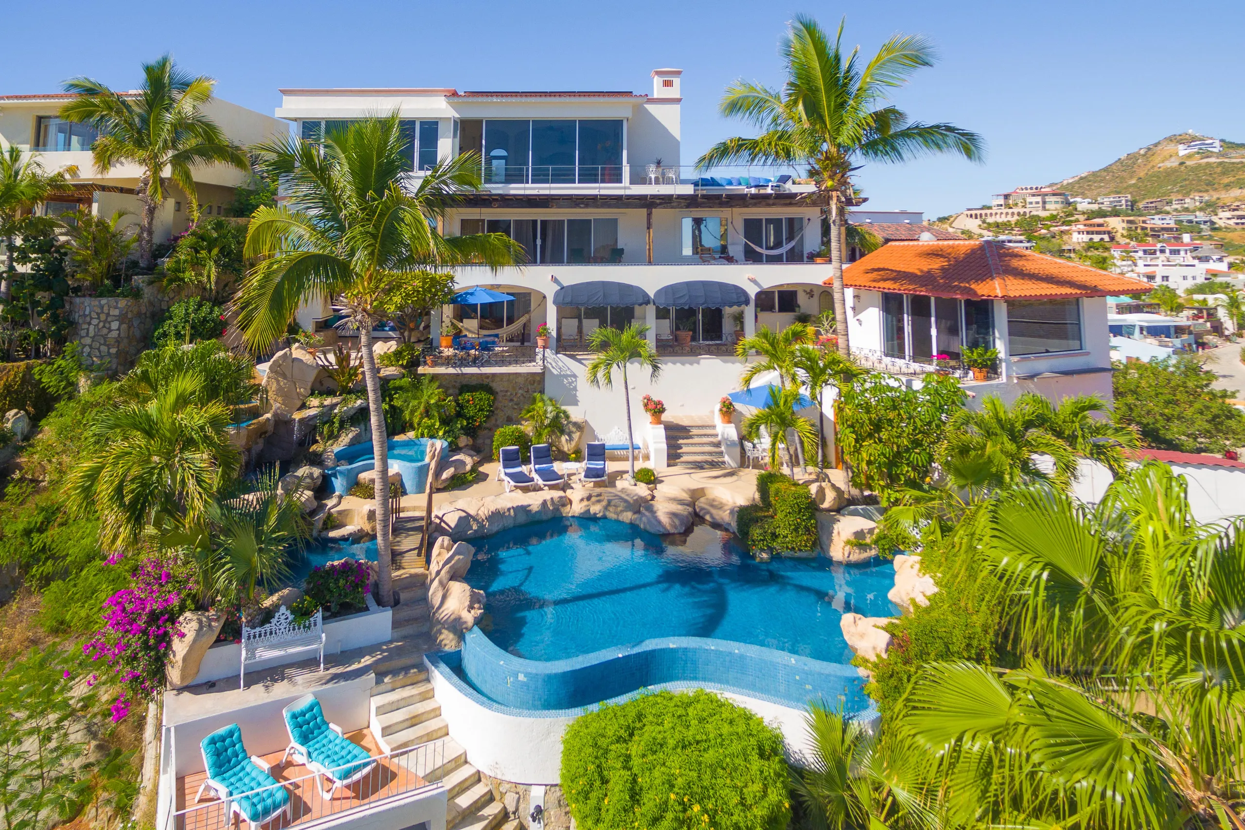 Lush Tropical Luxury Pedregal Estate with Infinity Pool and Incredible Views — photograph 10
